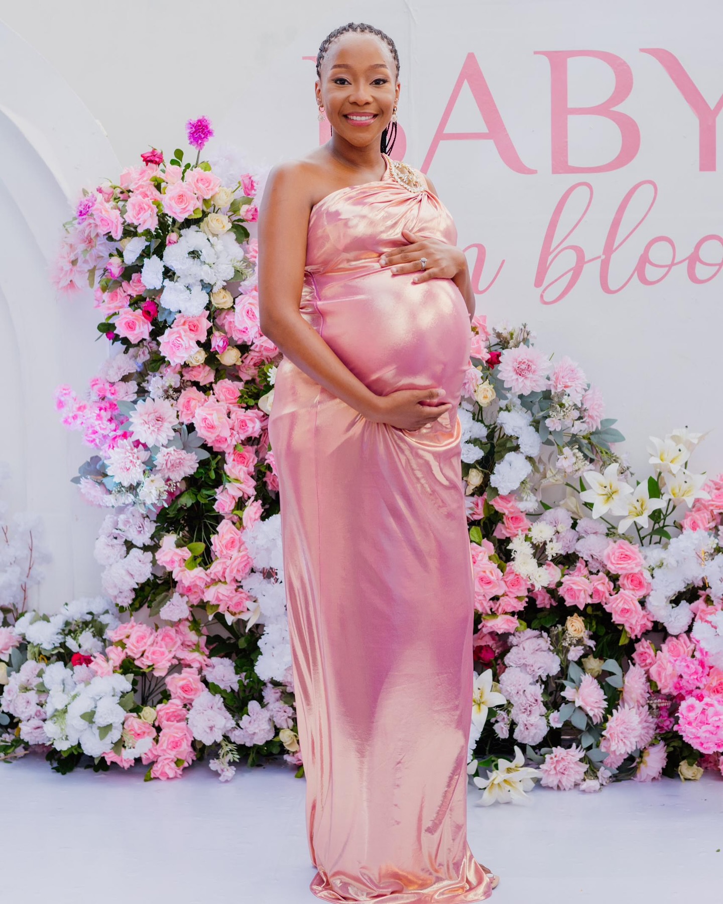 sia bridal shower dress Awwwhhhhnnnnn this is a beautiful on her BABY 🌸🎀🎊🎉🎀💞💝💕 dressed by us!!! Congrats our boss and a Mama to be! We wish you God's blessing in abundance Sia😍! #isariaclothingcustomers #babyshower Women's US Size:8.5 SUBCLASS::MINI Buy Friends Like These the Sia Shift Mini