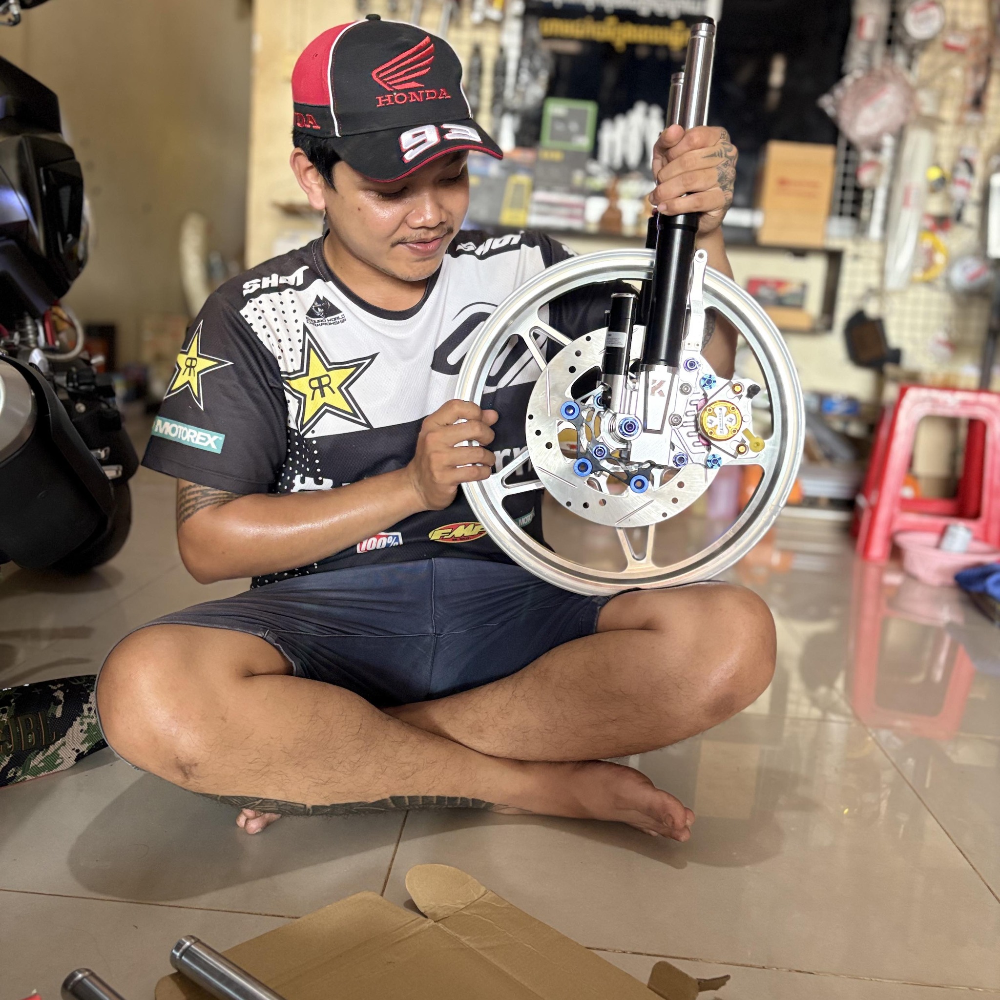 បិទថ្លាមួយជុំ | PH Sticker