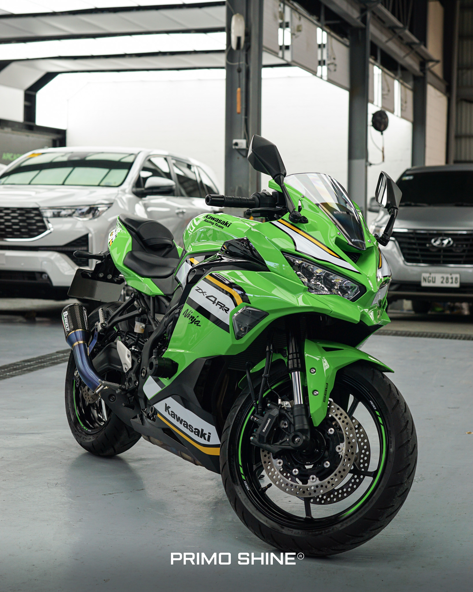 Nothing but a mean green machine with graphene! 🛵 Book your ZX4RR