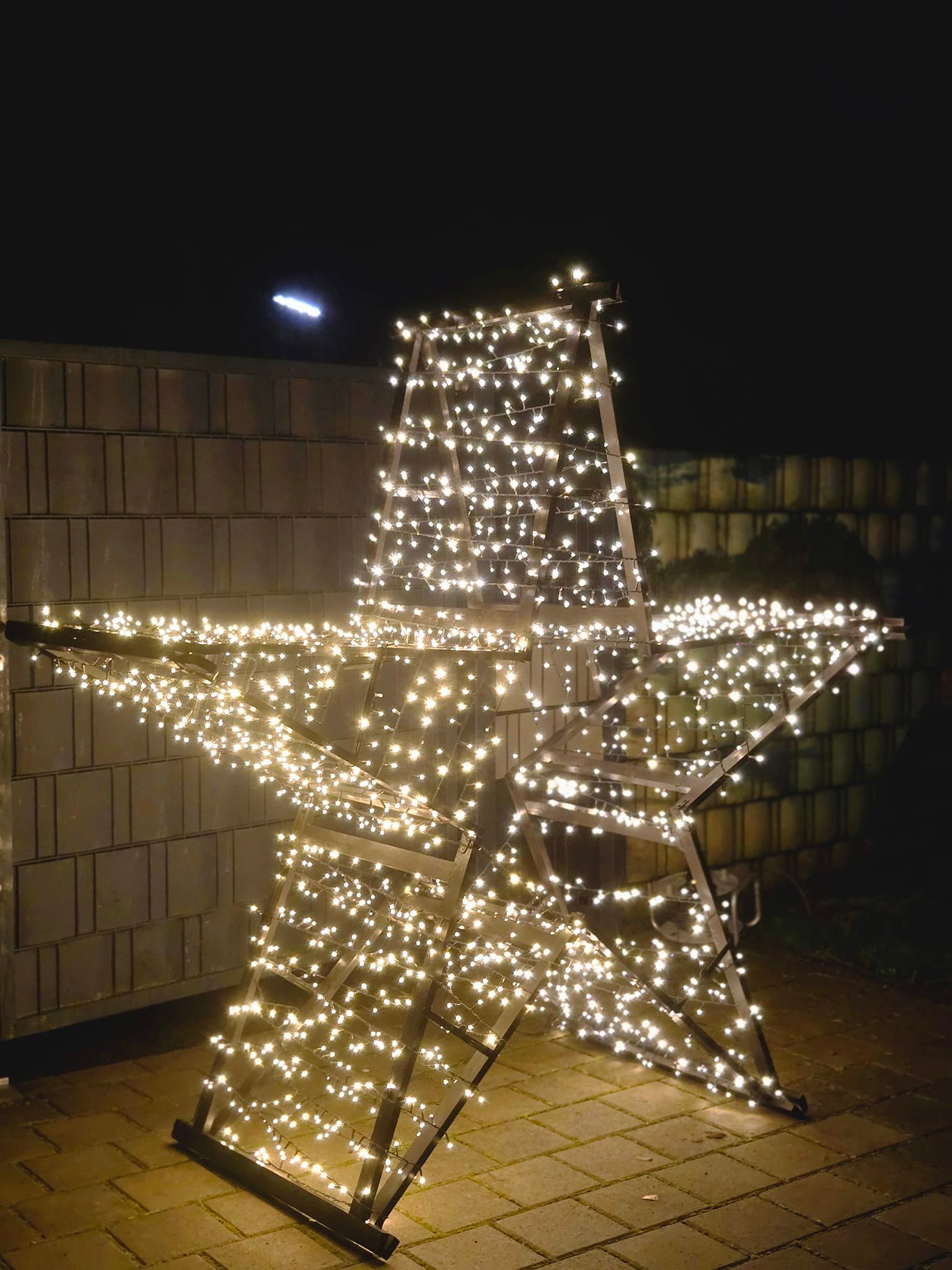 Fürs erste mal schön geworden der Weihnachtsstern ca 190 cm hoch 😁👌❤️