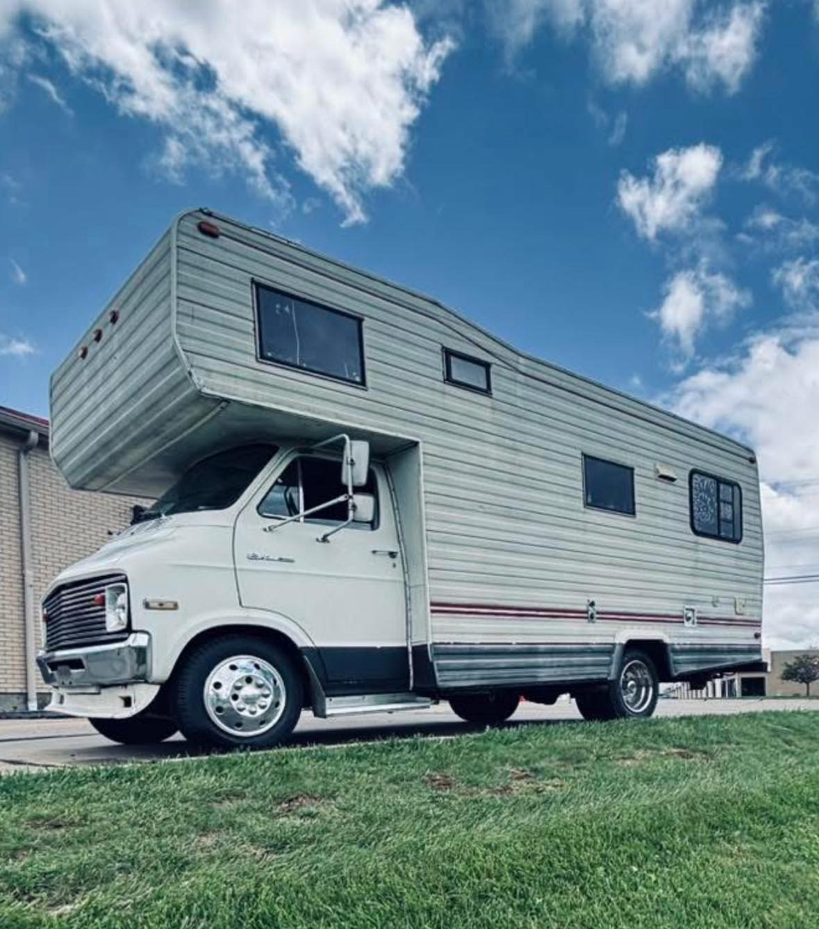 Classic Winnebagos & Vintage RVs! | Hello and thank you for accepting ...