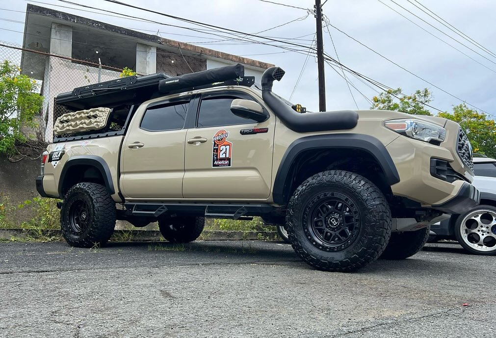 PR Auto Custom - #Toyota #Tacoma 🔥 Instalación de aros...