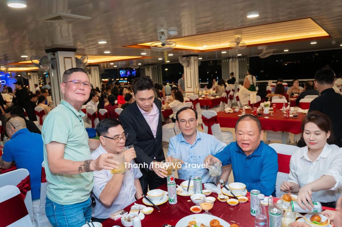 Thanh Thúy - ĂN TỐI DU THUYỀN SÔNG SÀI GÒN – TRẢI NGHIỆM KHÔNG THỂ BỎ ...