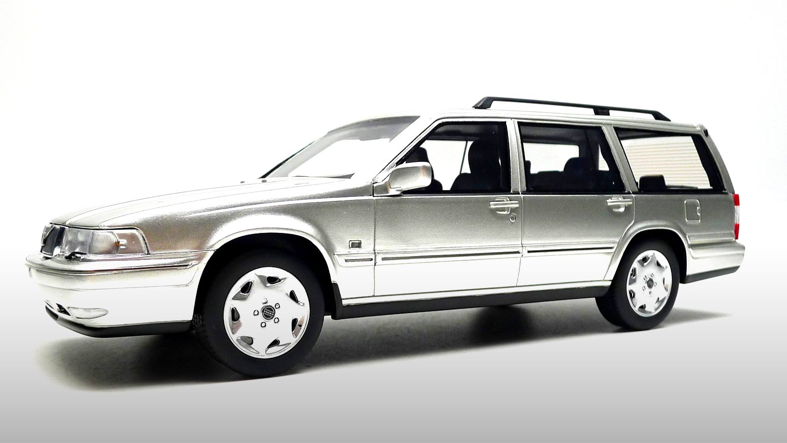 Volvo 740 Turbo Estate (1:18) Cult-Scale Models