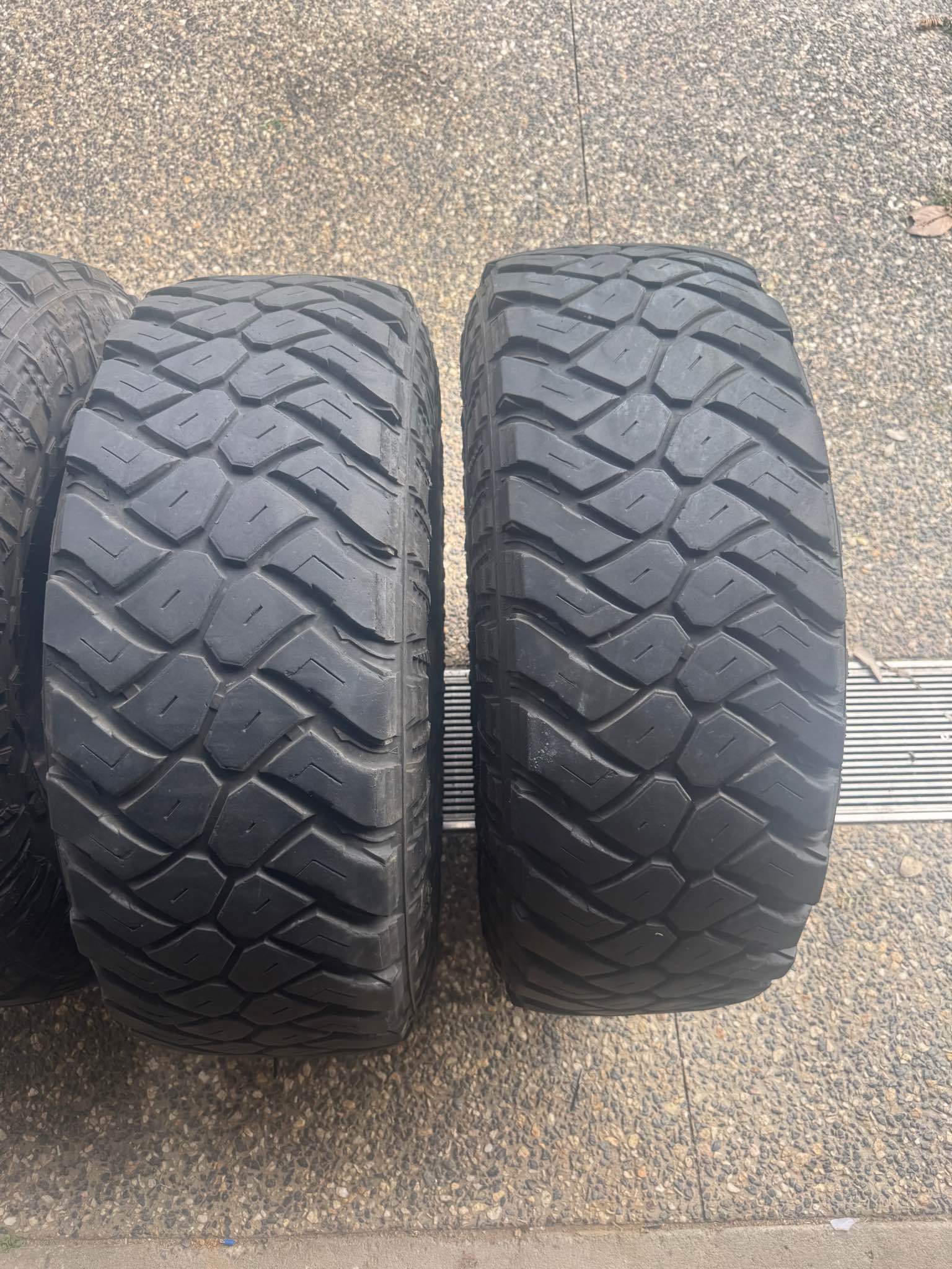 33 inch Maxxis Razer M/T steel rims - Car Wheels, Tires & Parts ...