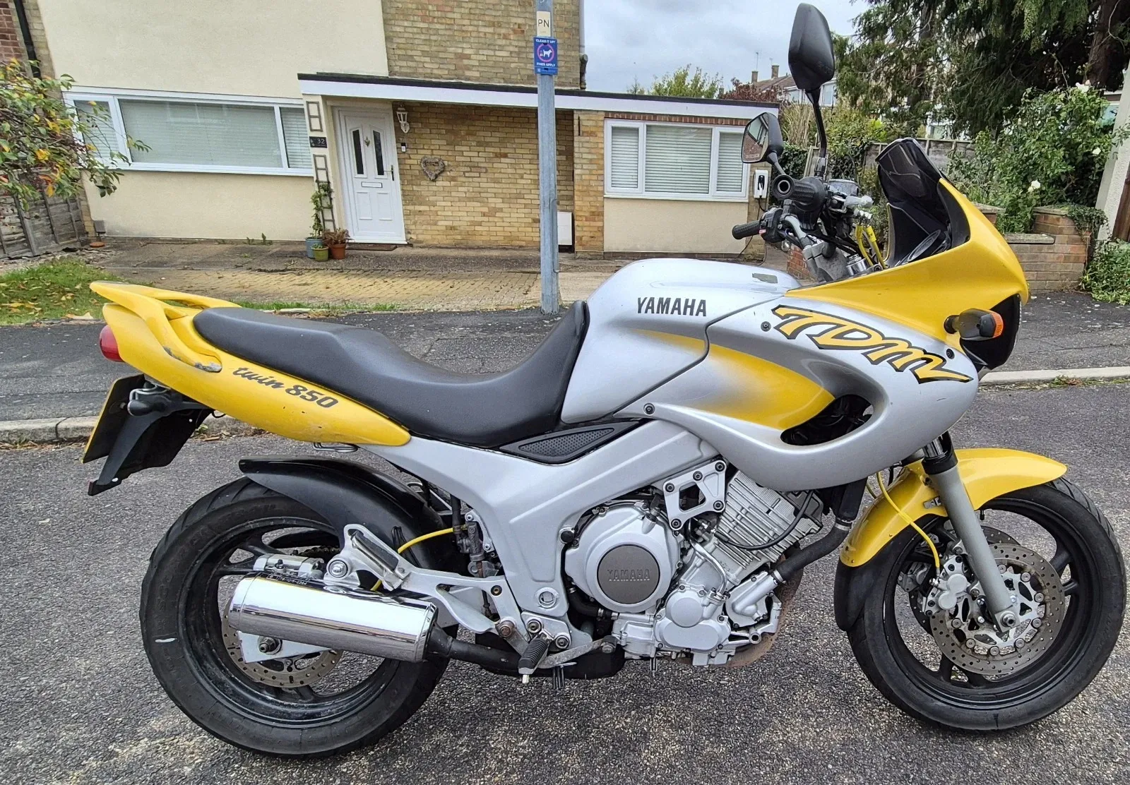 Looking for a project to tinker with? Check out this 1993 Yamaha 