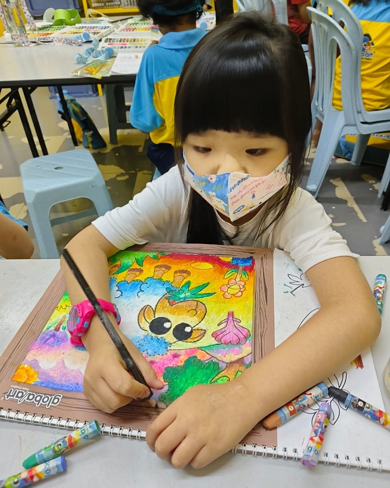 孩子们专注而认真地👍 全情投入地创作着👍... - Global Art Puchong Meranti Jaya