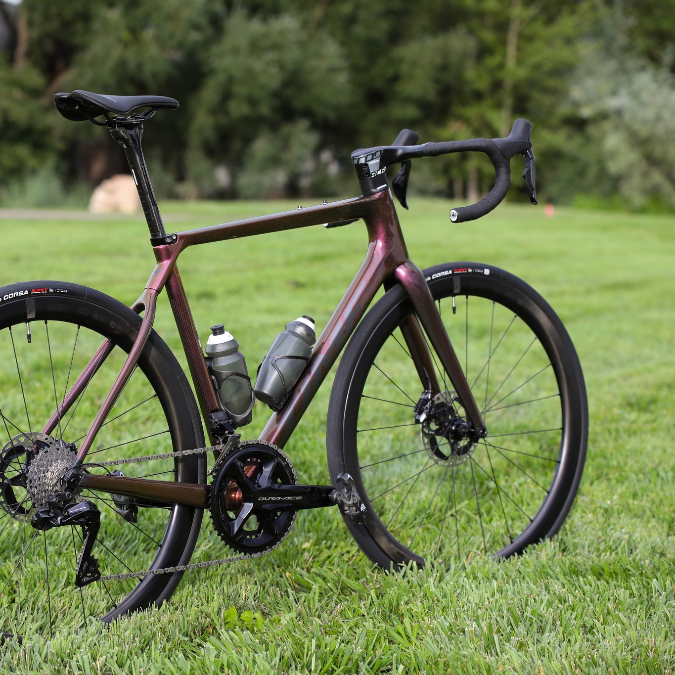 Time Bicycles' Alpe d'Huez X in V41 carbon shift magenta