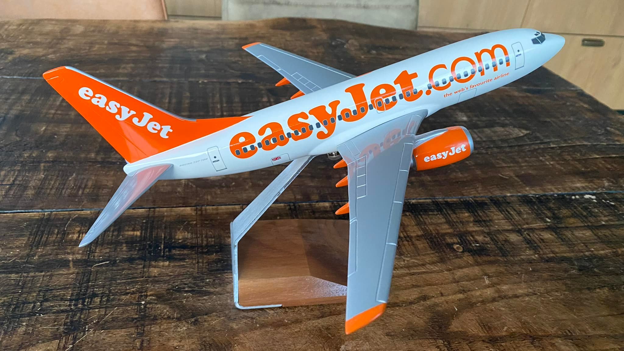 Up for sale B737 Easy Jet, 1/100 scale Pacmin model in original