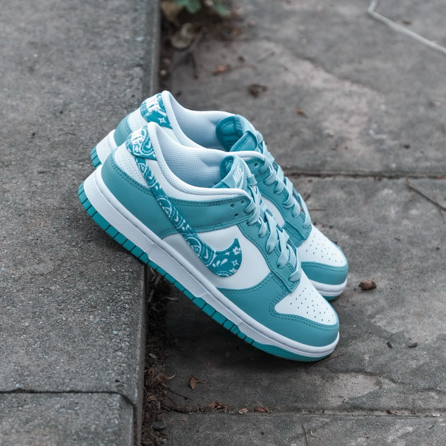 358 Nike Pinwheel Logo White Blue Single