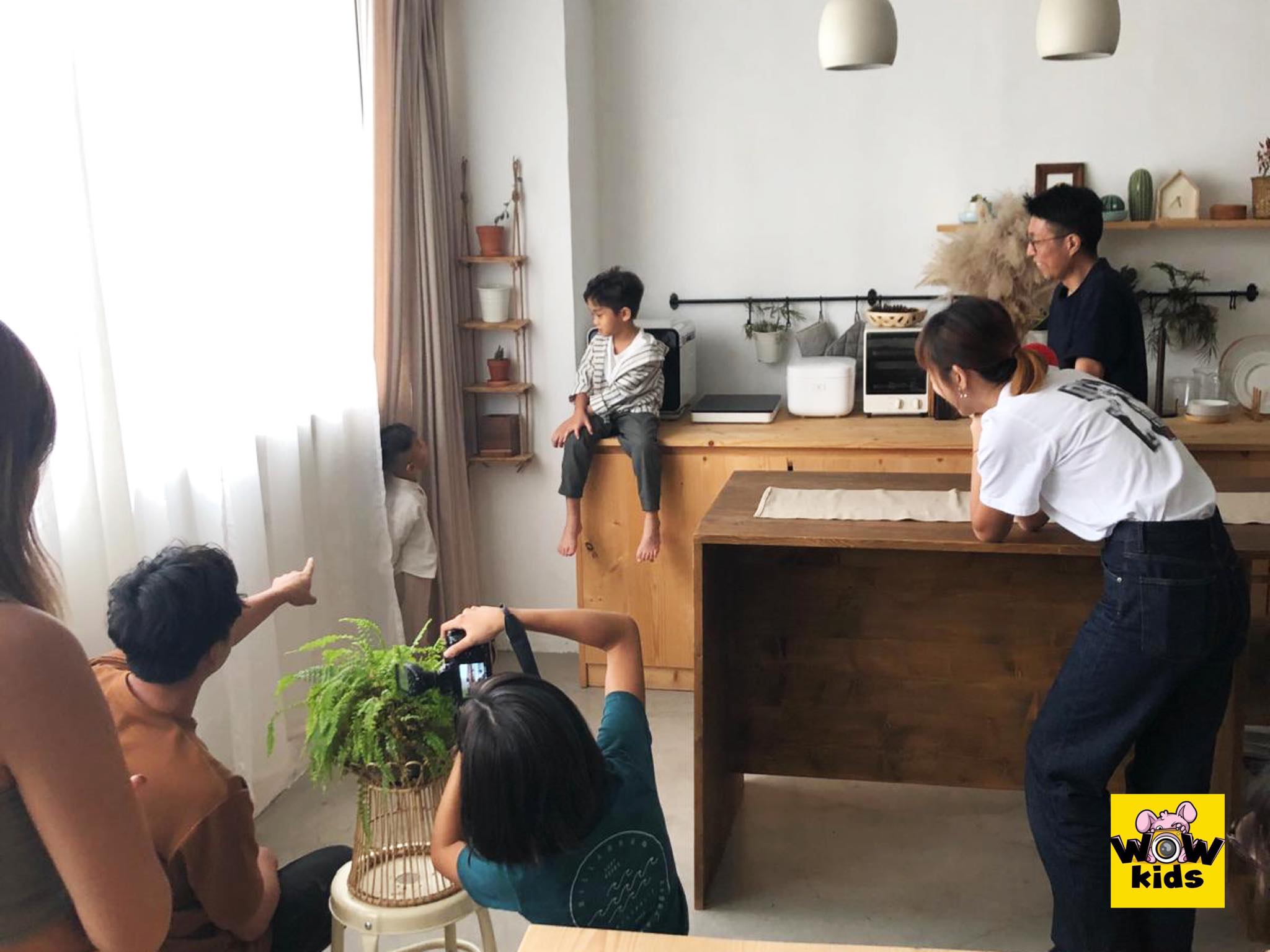 WOW kids - 嘩🤭影相既時候咁多人服侍小可愛既🤣 其實係咁既⋯⋯⋯⋯ 聽聞wowkids又多兩個成員啦🥳...