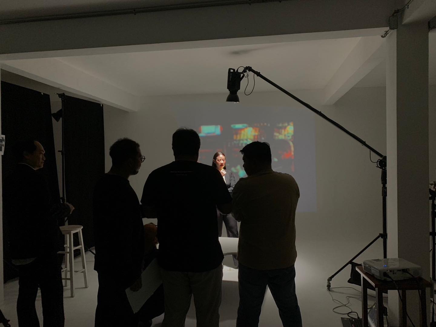 ยิงภาพจาก Projector เข้ากำแพงลิมโบ้ขาว... - Full Frame Studio | Facebook
