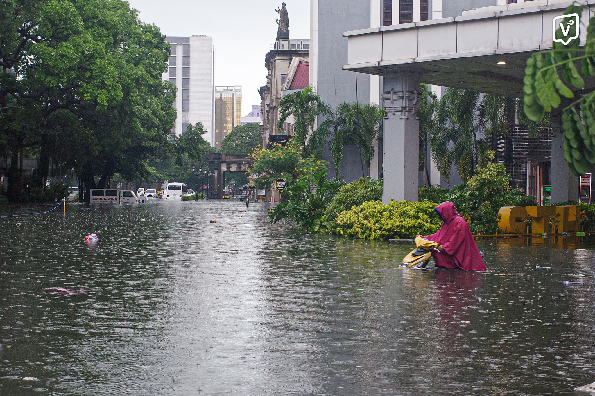 GMA - UST CAMPUS FLOODING REACHES KNEE-TO-WAIST-DEEP LOOK: As of 2 p.m ...