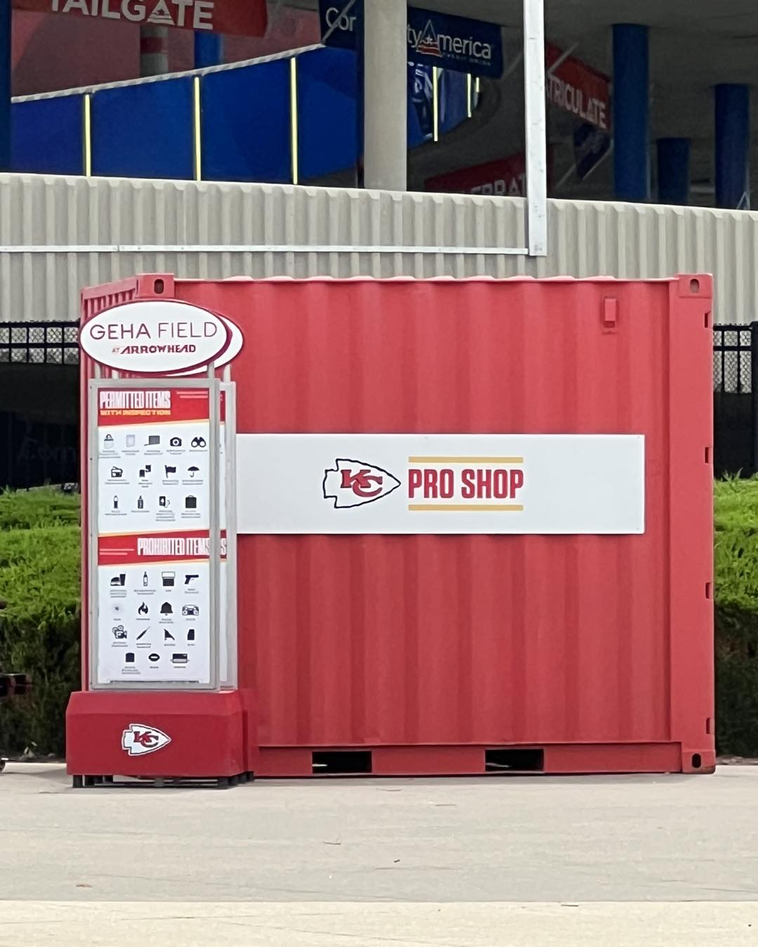 🏈📦 Touchdowns and Shipping Containers:... - Legacy Containers