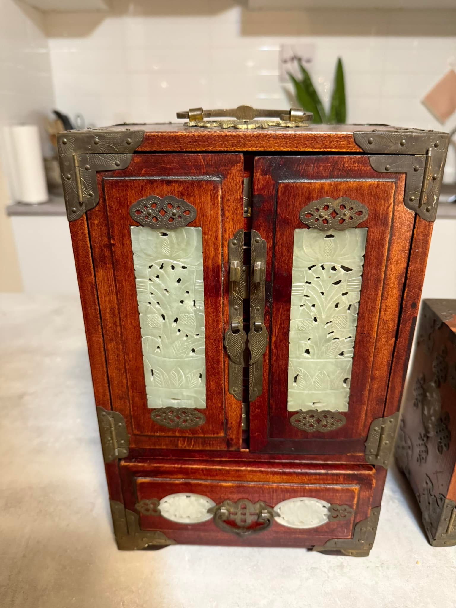 What is the value of vintage Chinese jewelry boxes with jade?