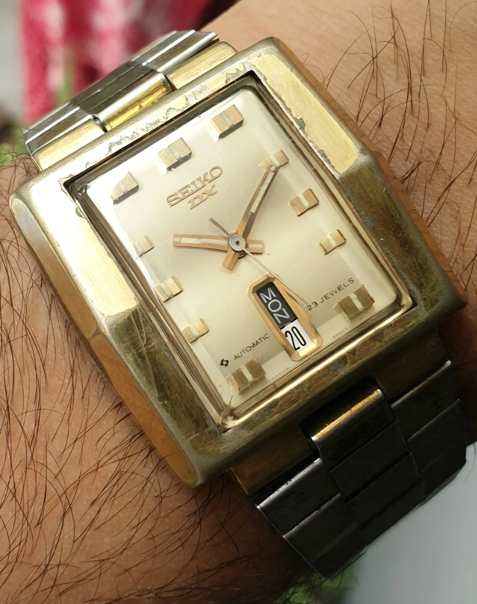 Seiko DX Automatic watch, model 6106-5470, is a vintage piece from