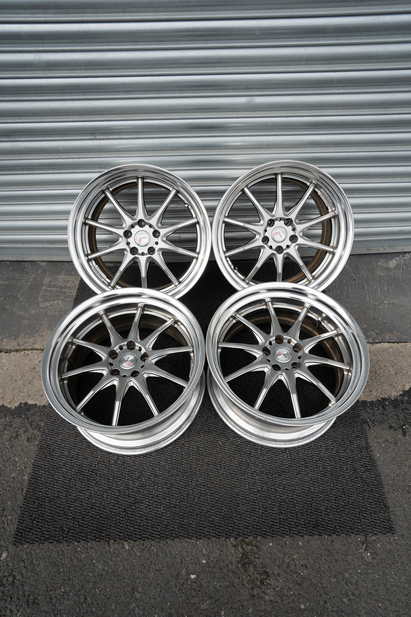 Work XSA 03C finished with polished spokes and polished lips. Such 
