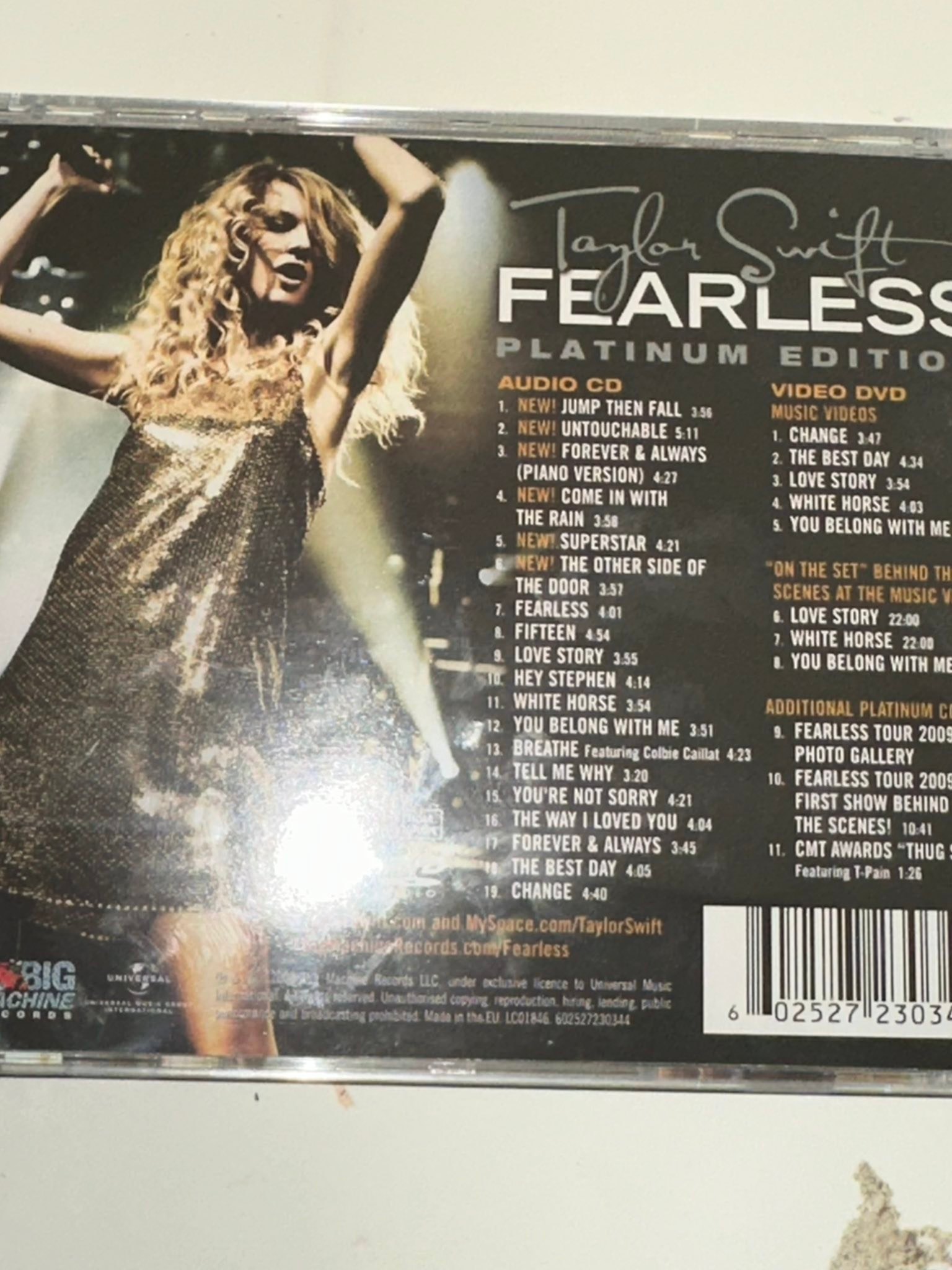 Taylor Swift's Fearless deluxe edition unboxing