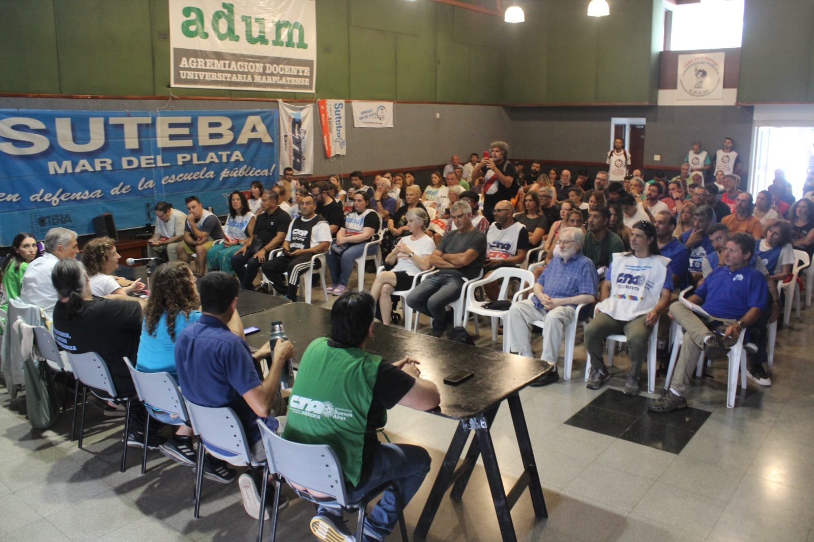 ADUM - Agremiación Docente Universitaria Marplatense
