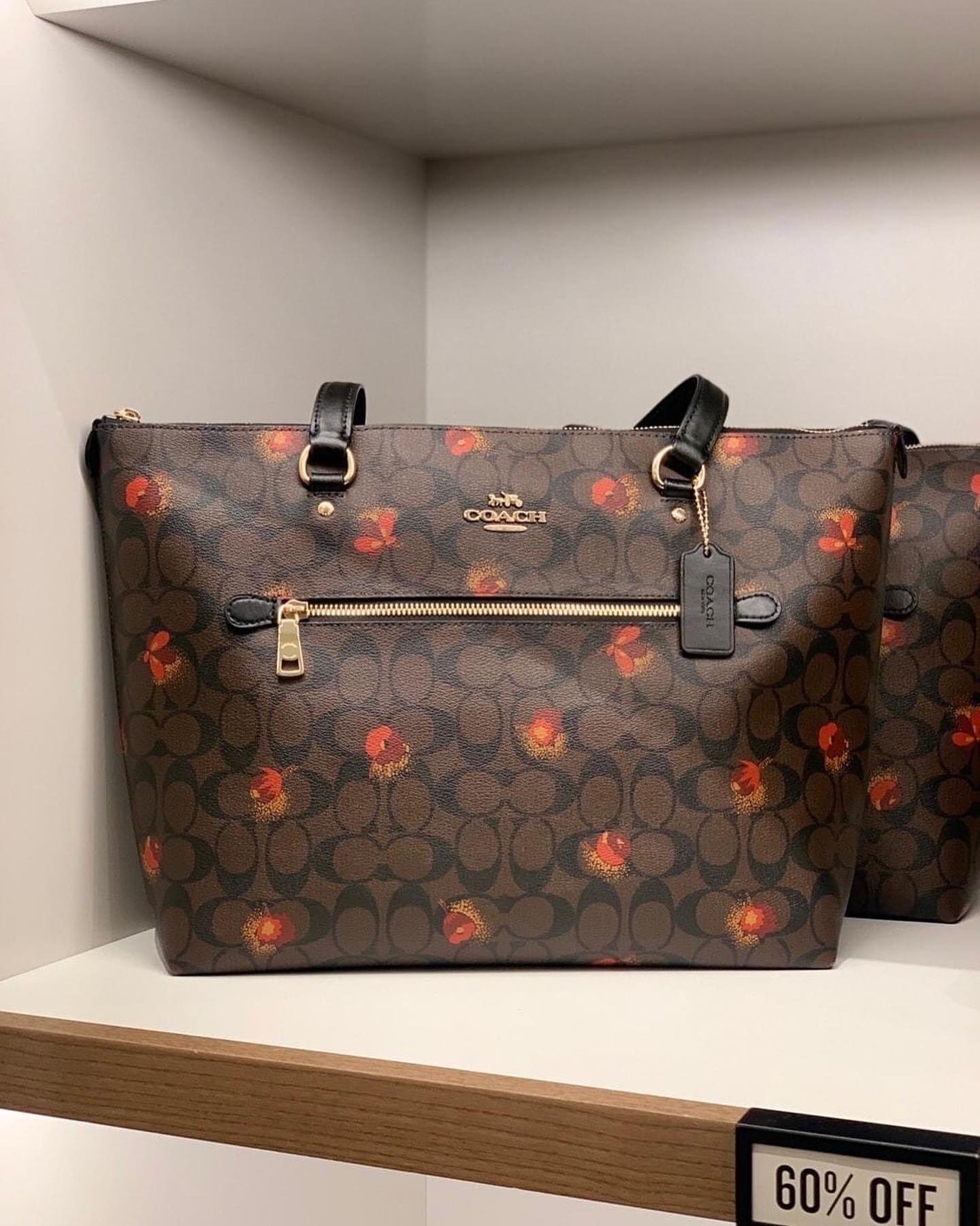 coach-c5803-gallery-tote-in-brandname-phatcha-facebook