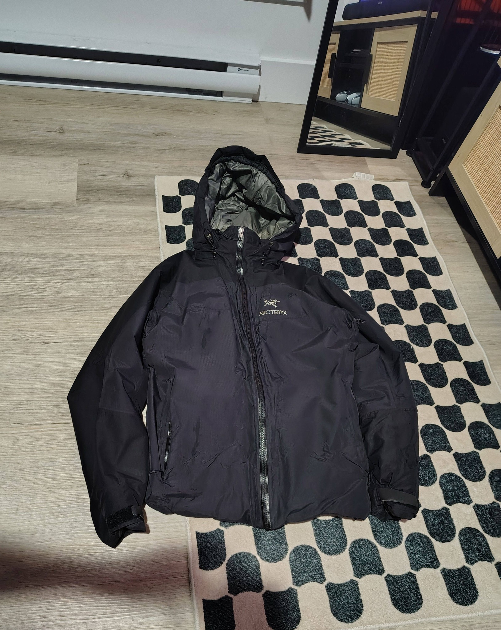 Can a damaged arcteryx jacket be fixed?
