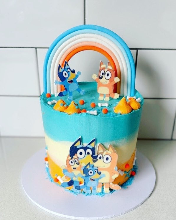 🧡💙🤍 BLUEY 🤍💙🧡 and carrot cake... - Sublime Cakes and Sweets
