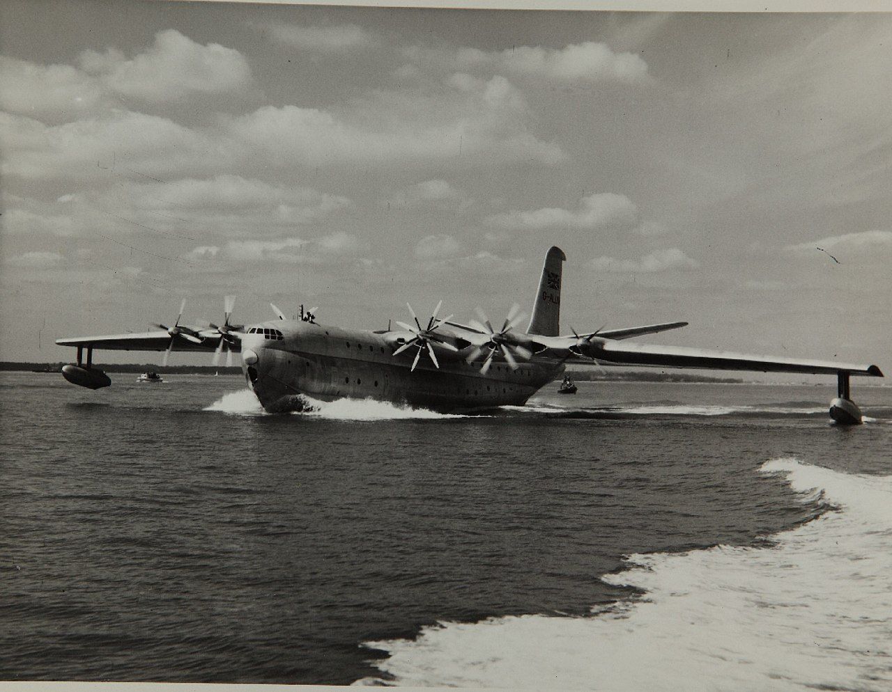 PlaneHistoria - The Saunders-Roe SR.45 Princess was Britain’s last ...