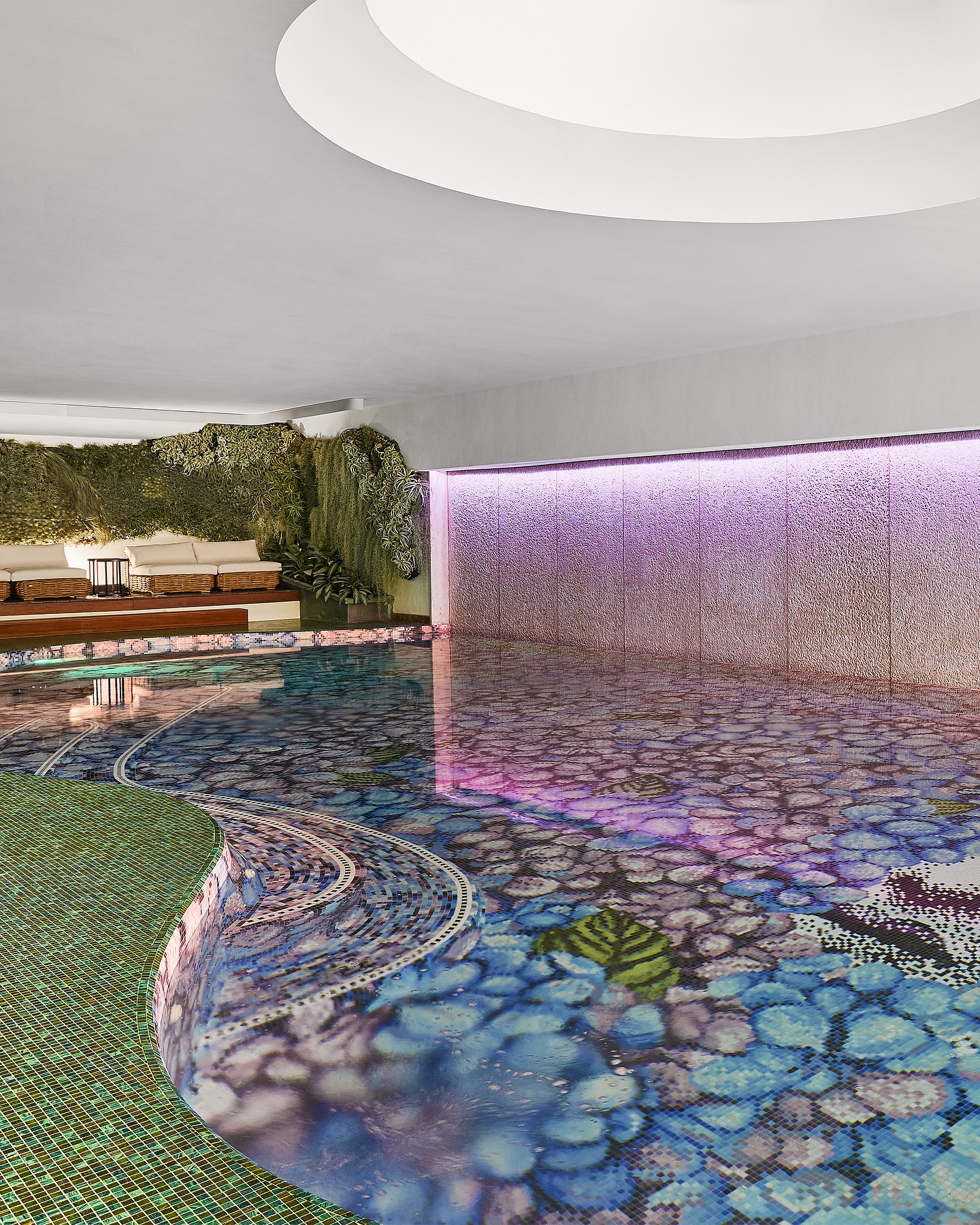 Case history: the L' @albereta pool Six hundred thousand Bisazza