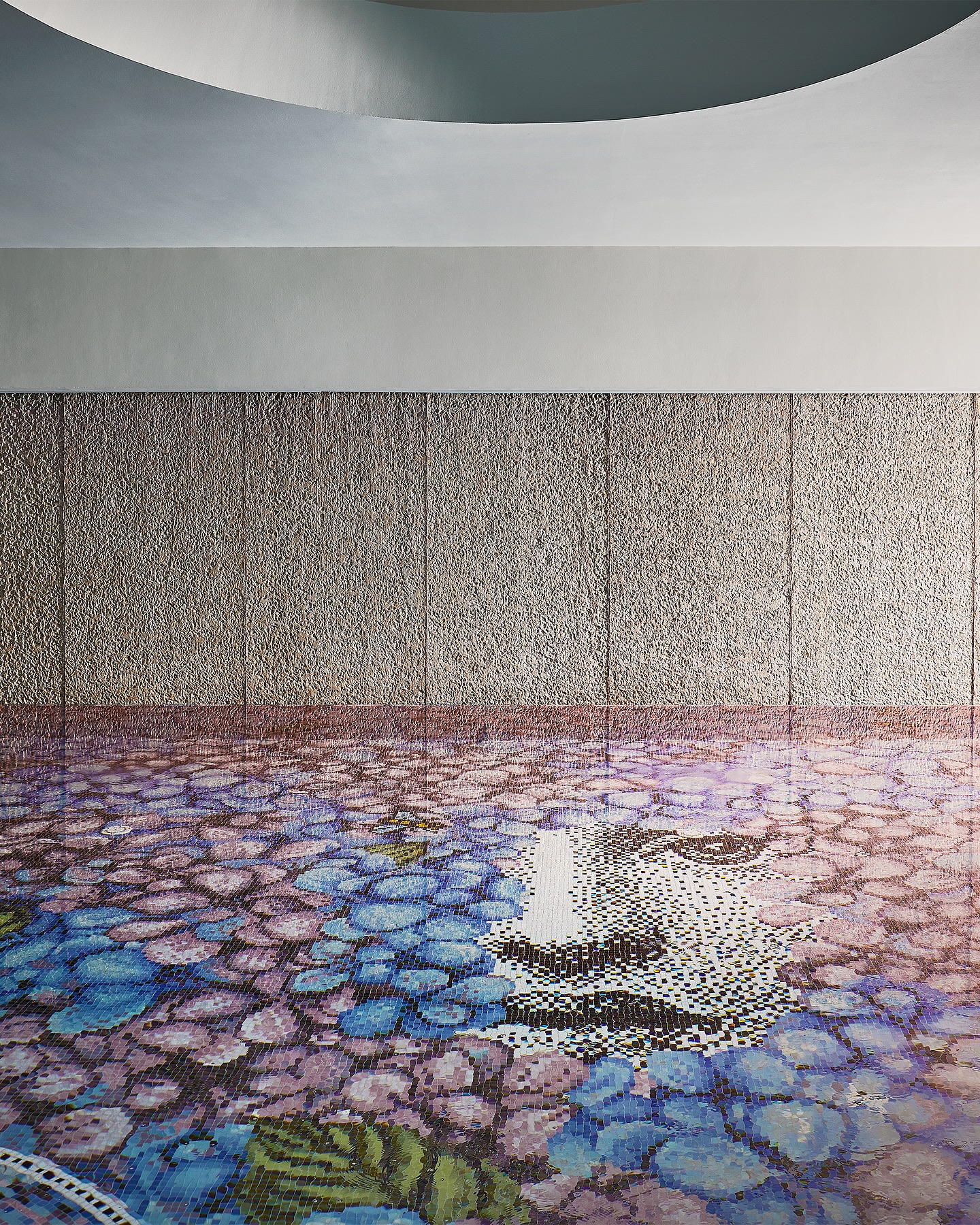 Case history: the L' @albereta pool Six hundred thousand Bisazza