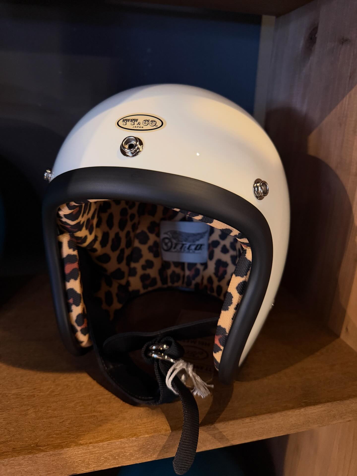 アパレル】【ヘルメット】 装飾用とはなりますが TT&Coヘルメットが 