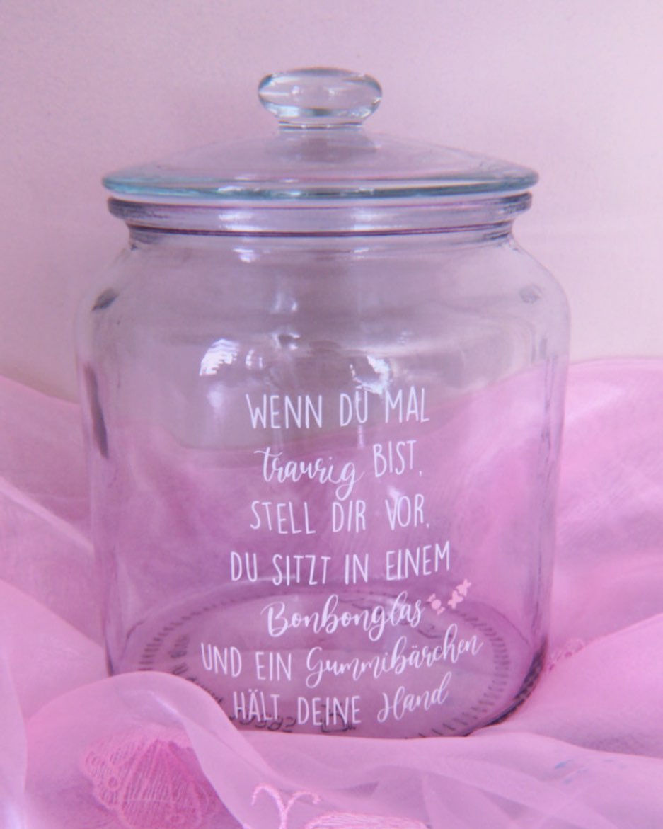 So ein tolles Bonbonglas hätte ich auch gern...vielleicht kann ich zu meinem Geburtstag auch eine Candy Bar machen?🤔...“ überlegt eine Freundin. Na, dann mache ich ihr natürlich auch ein schönes Glas!! #bonbonglas #