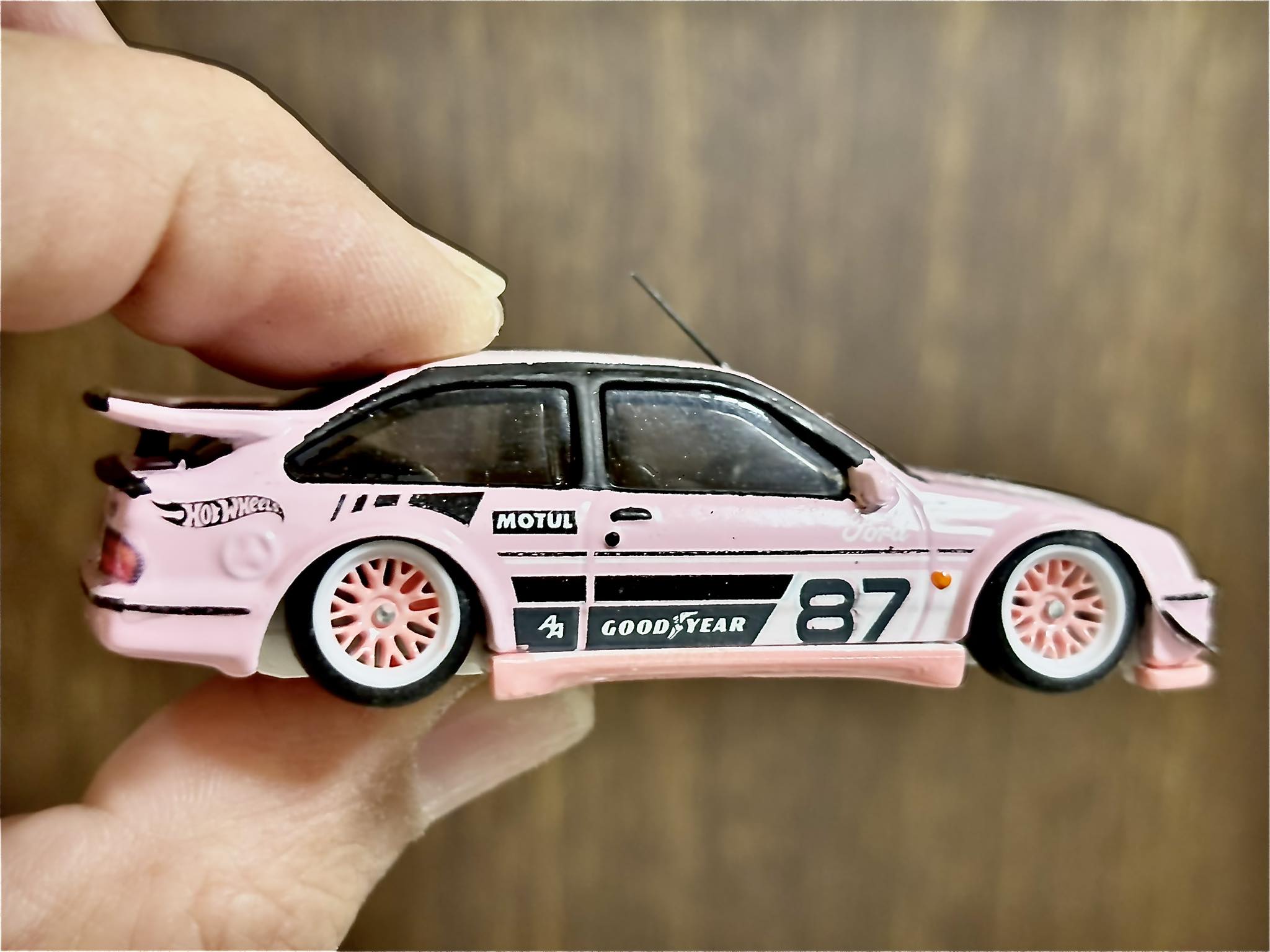 Hot Wheels '87 Ford Sierra Cosworth car