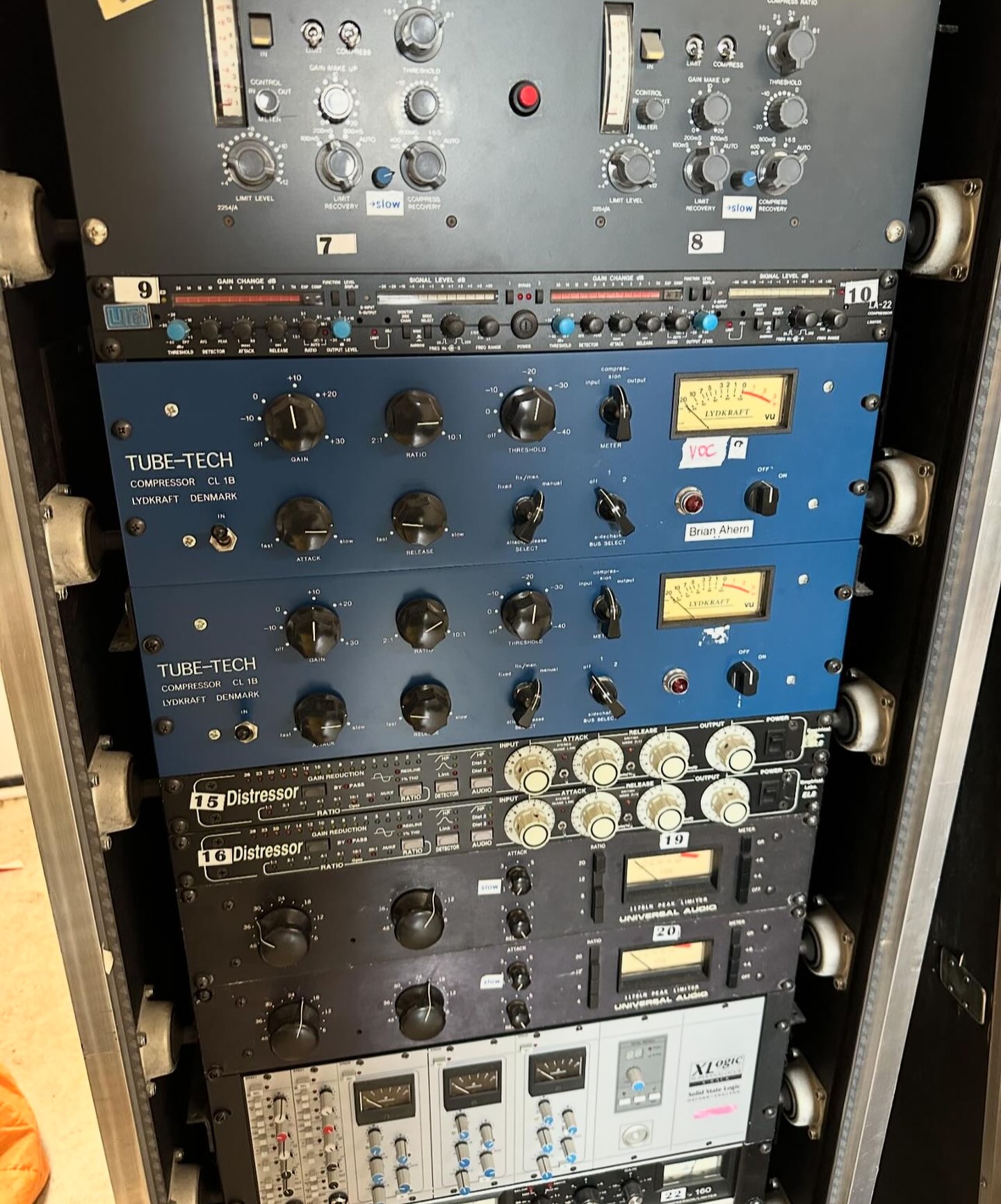🤩 Beautiful Rack Setup . .... - Audio Mixing Mastering