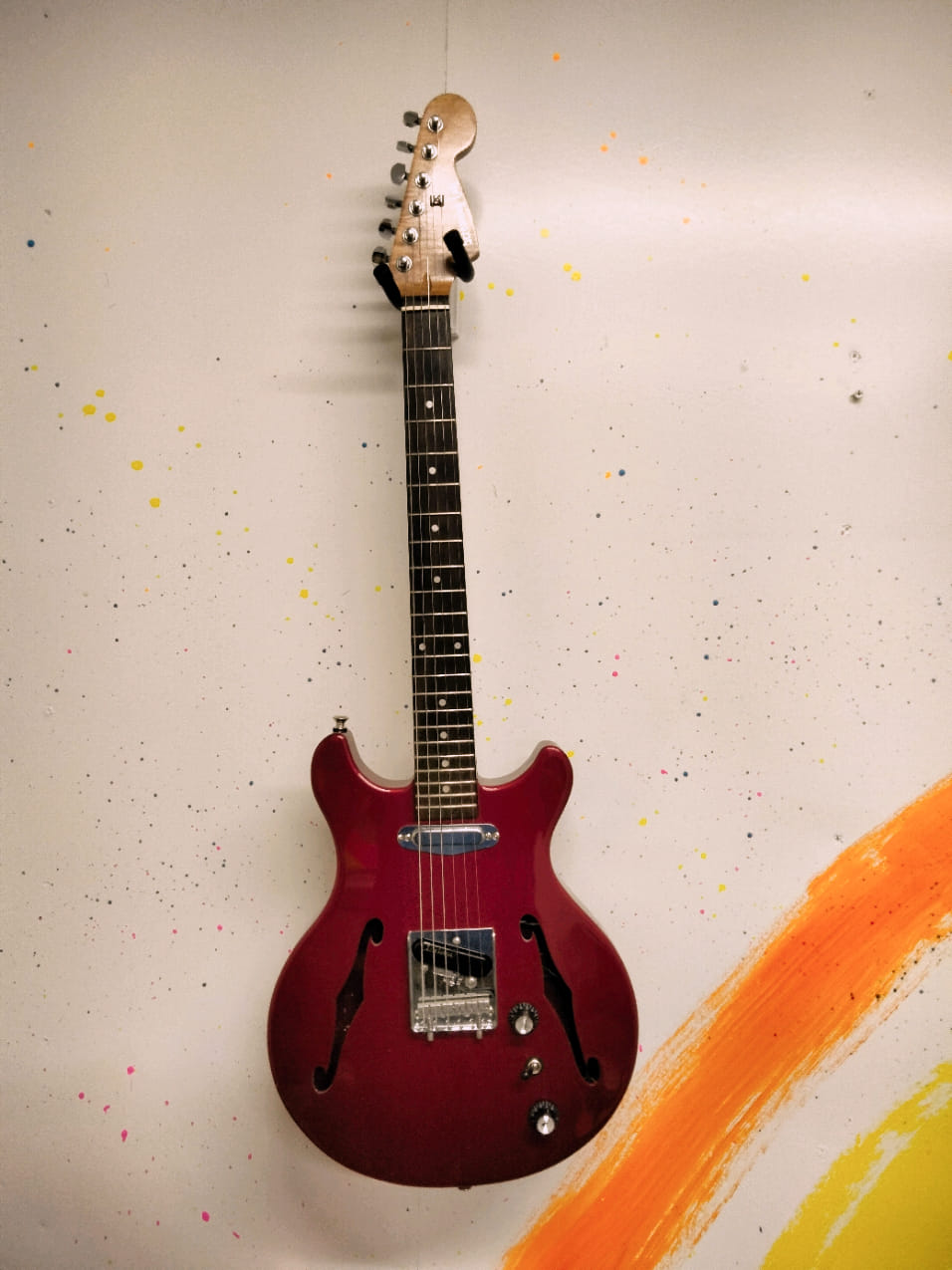 What is the Guyatone SG-28 hollowbody guitar like?
