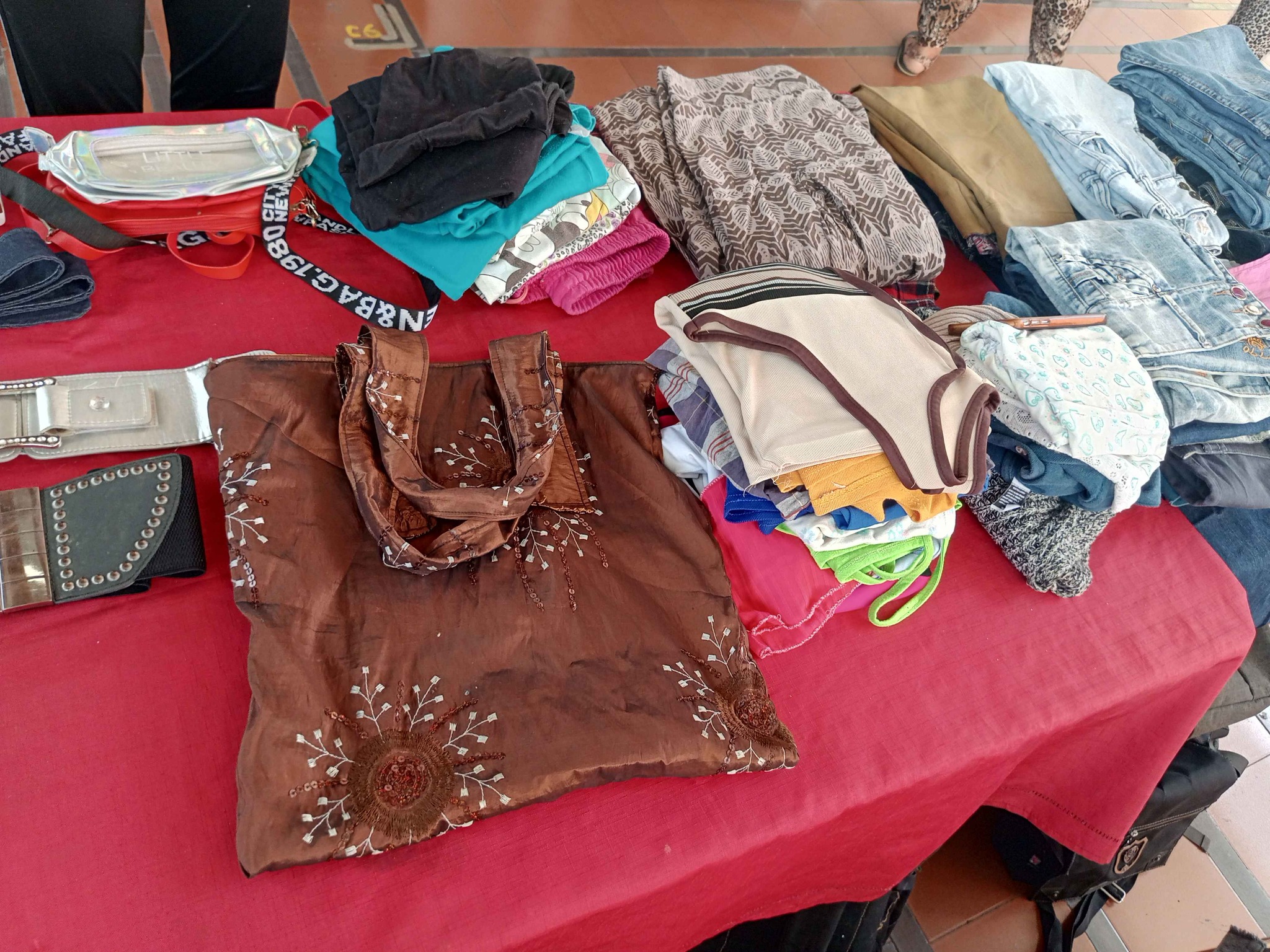 Venta de Ropa de Segunda Mano $1 - Tops & T-Shirts - Barquisimeto ...