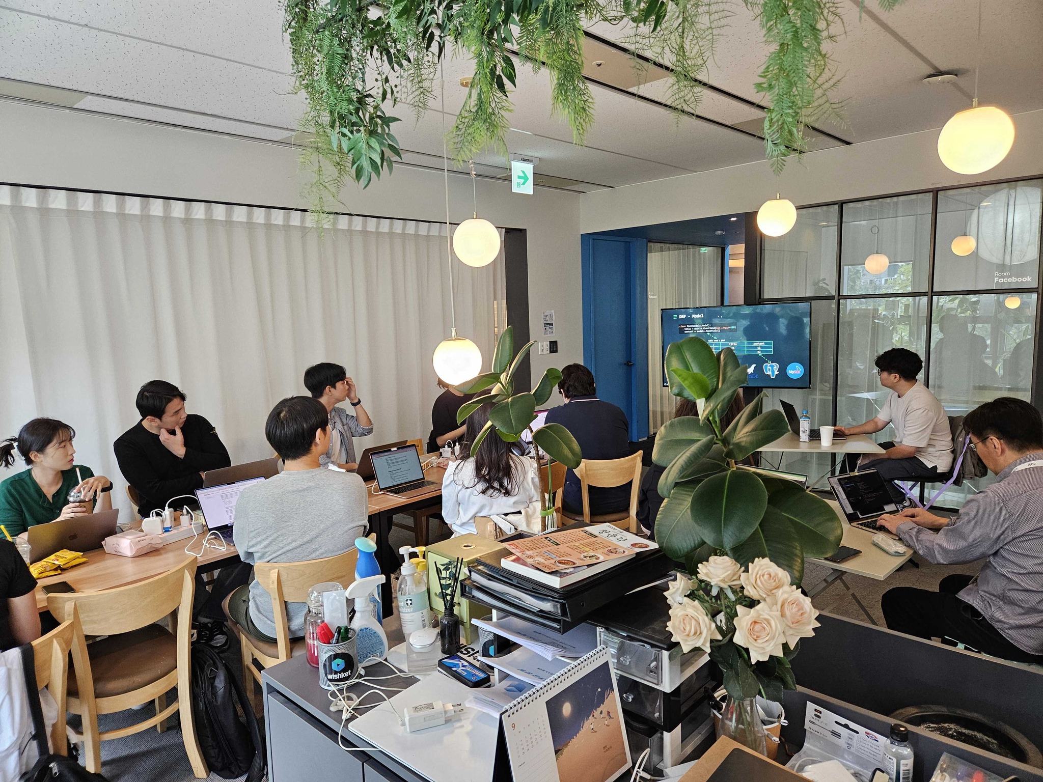 PyCon Korea - 🐍 장고 튜토리얼이 진행되고 있습니다! 더 많은 주제에 대하여 많은 분들과... | Facebook