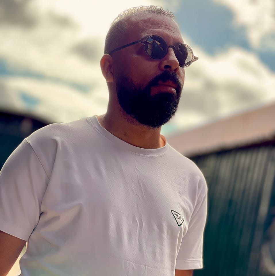 أنا جد سعيد بمشاركتي فواحد باساج فبرنامج ستانداب الموسم 10 على قناة ...