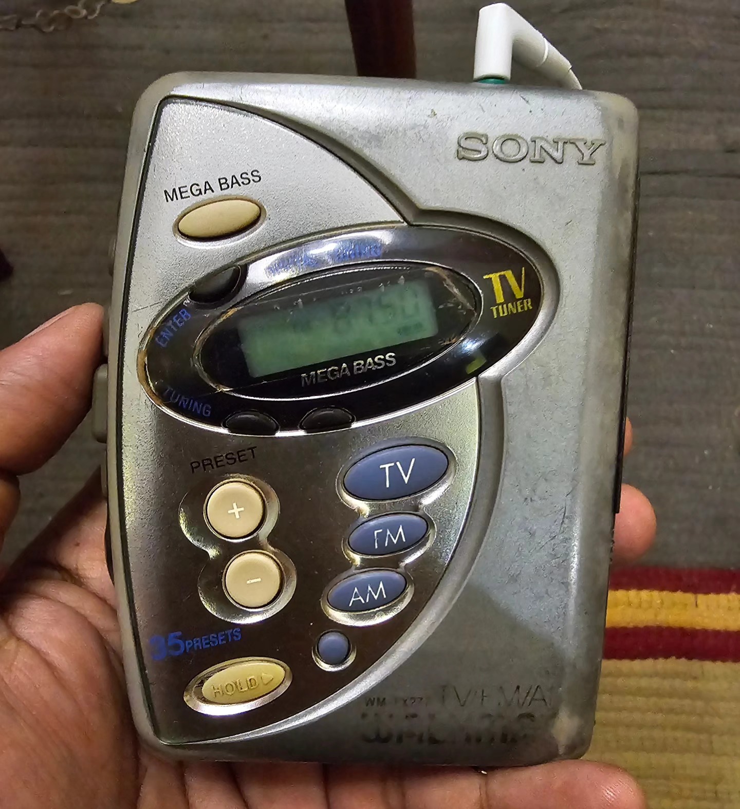 Sony WM-609 Walkman review: powerful sound with full bass