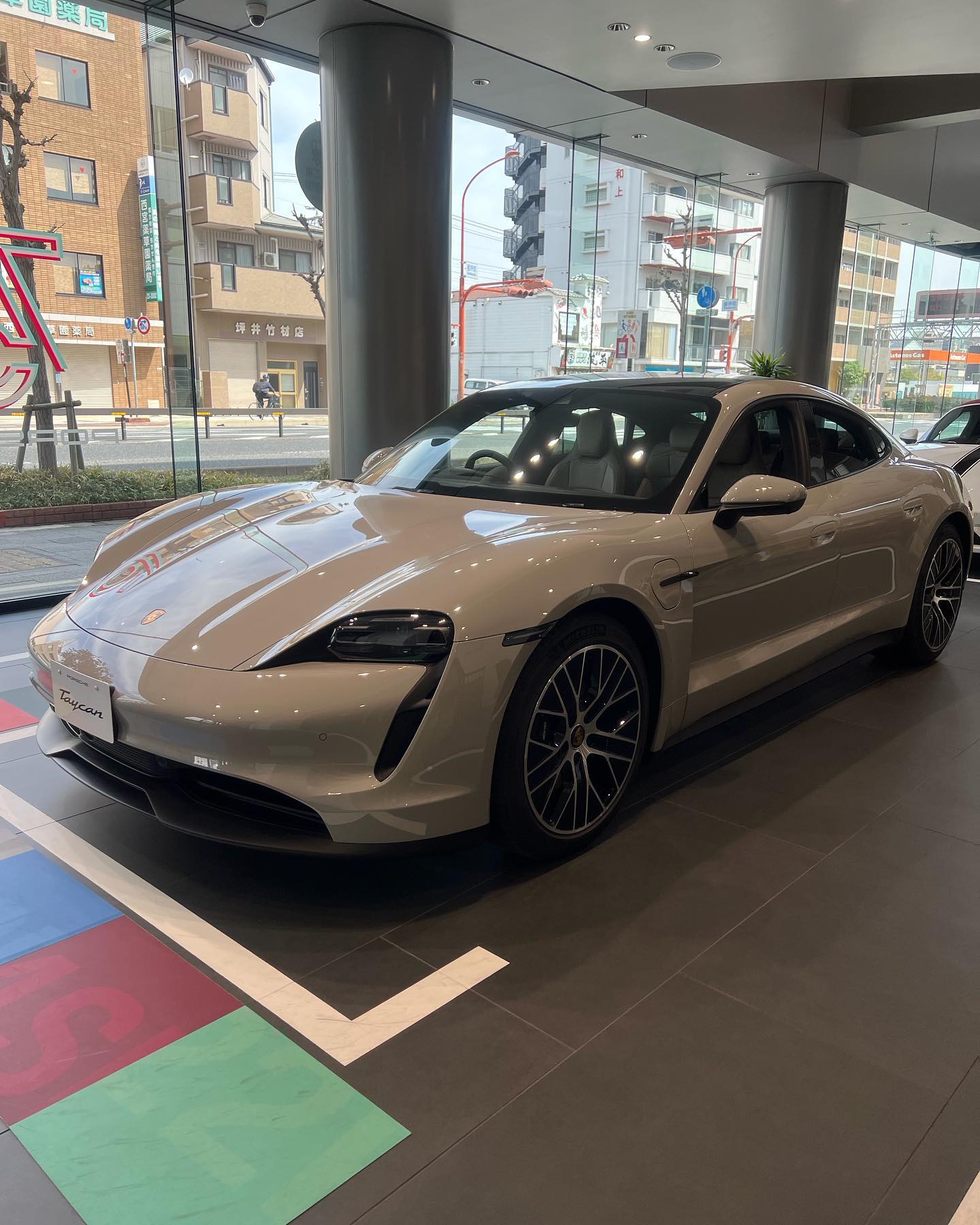 ポルシェ センター 西宮