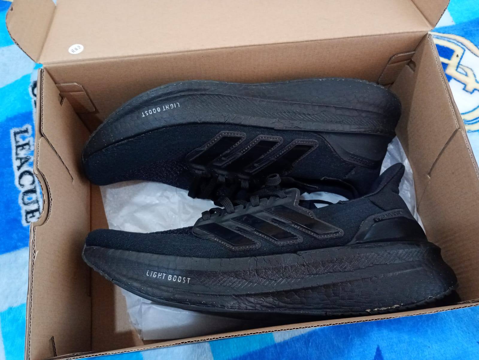 Adidas negras Ultraboost, talla 10-44 (Negociable)