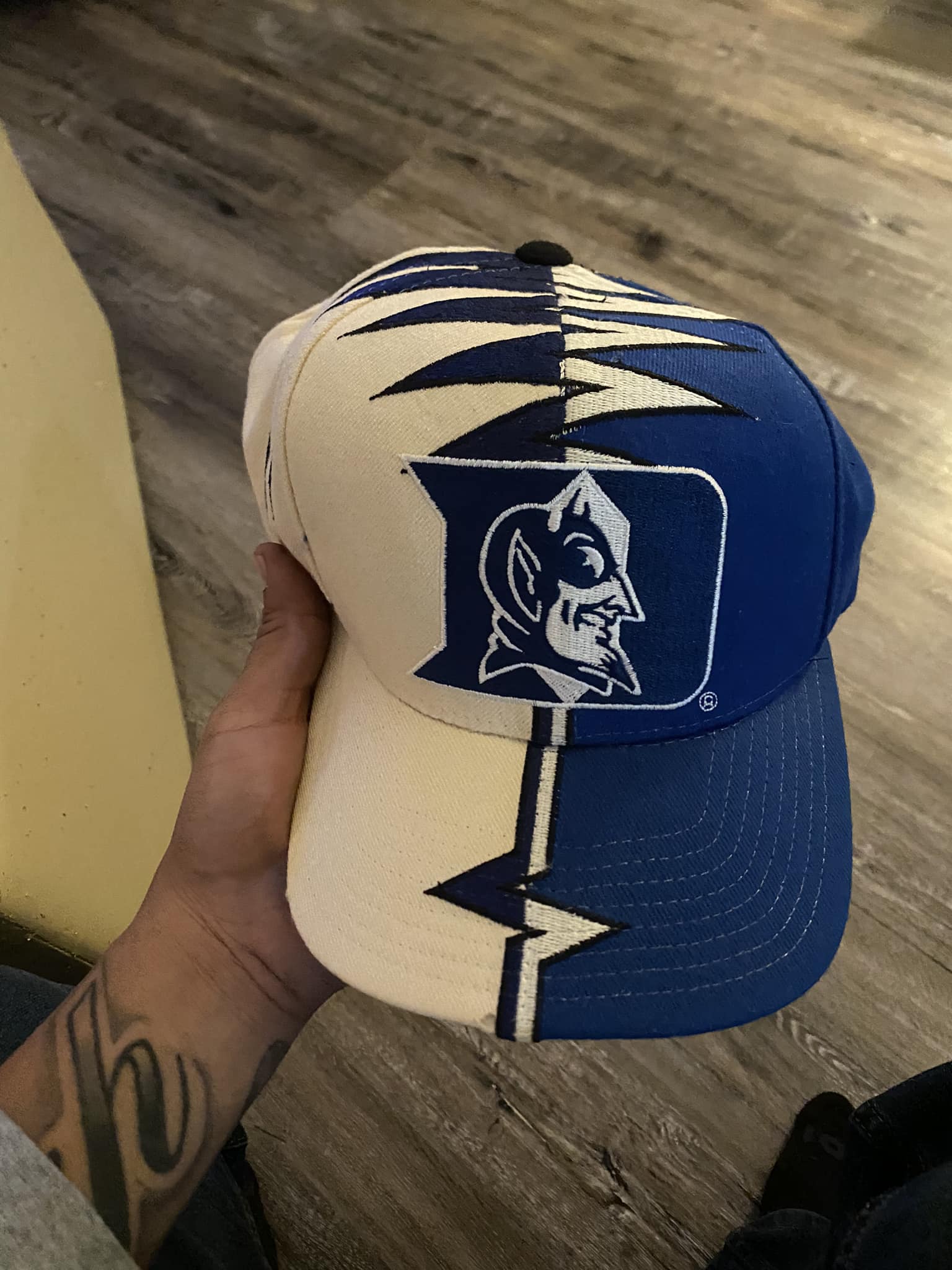 Vintage 90s Starter pro line shockwave hat. Never worn still in