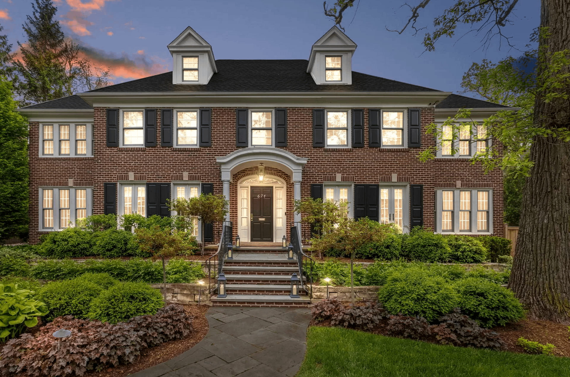 The Home Alone house! 😱 671 Lincoln... - Homes of the Rich | Facebook