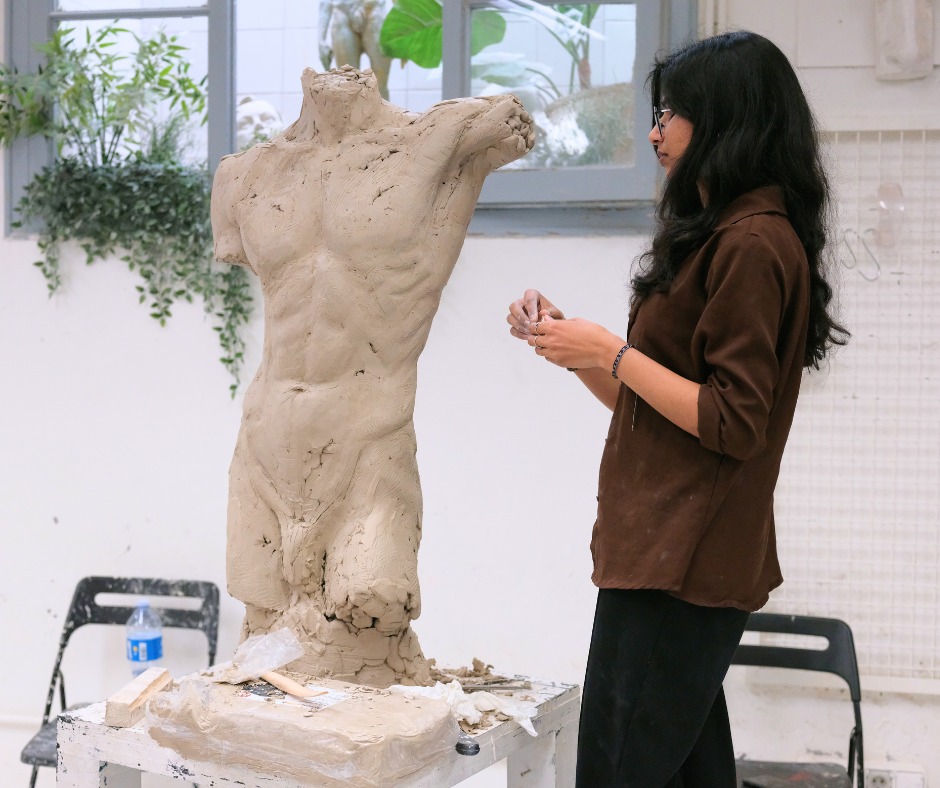 Male torso sculpture in progress by student Priya Selvam