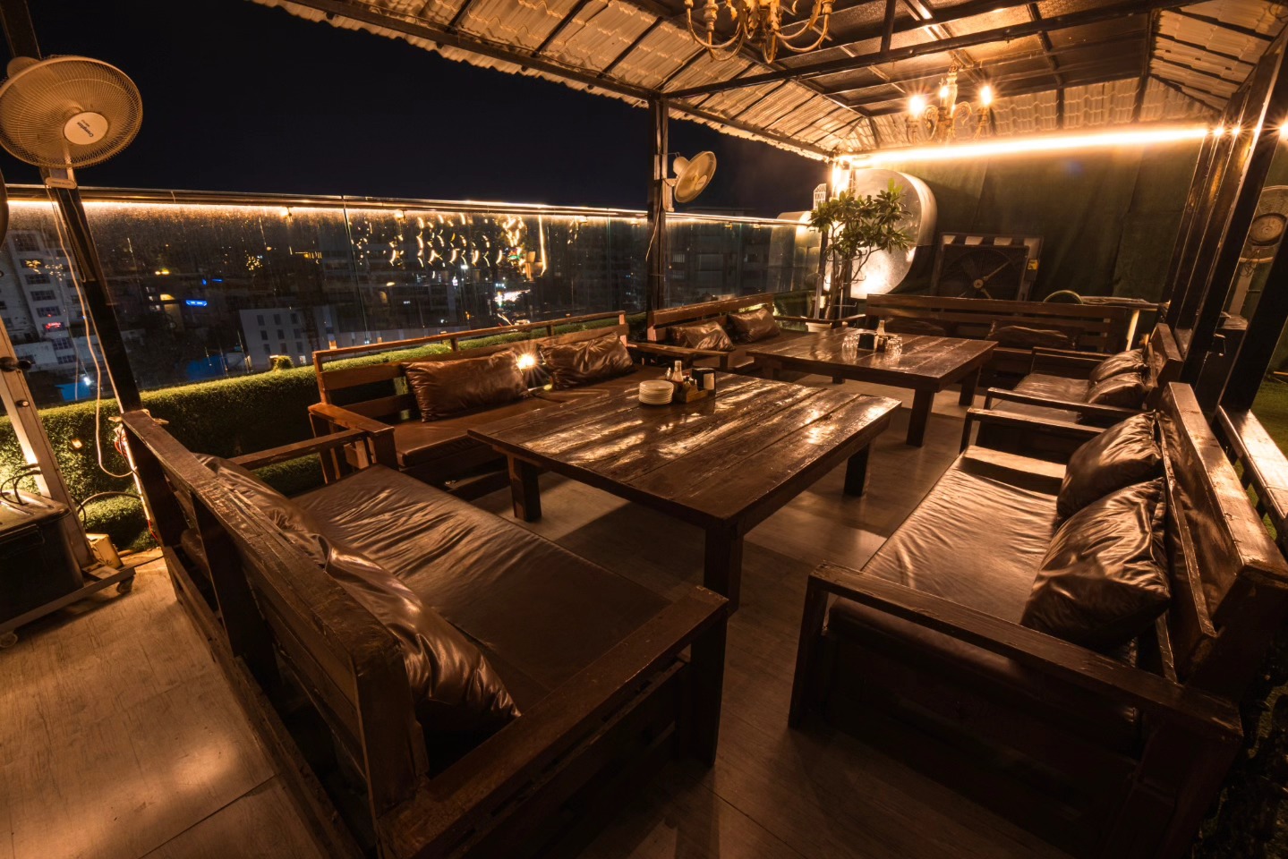 Skyzarooftop Lounge