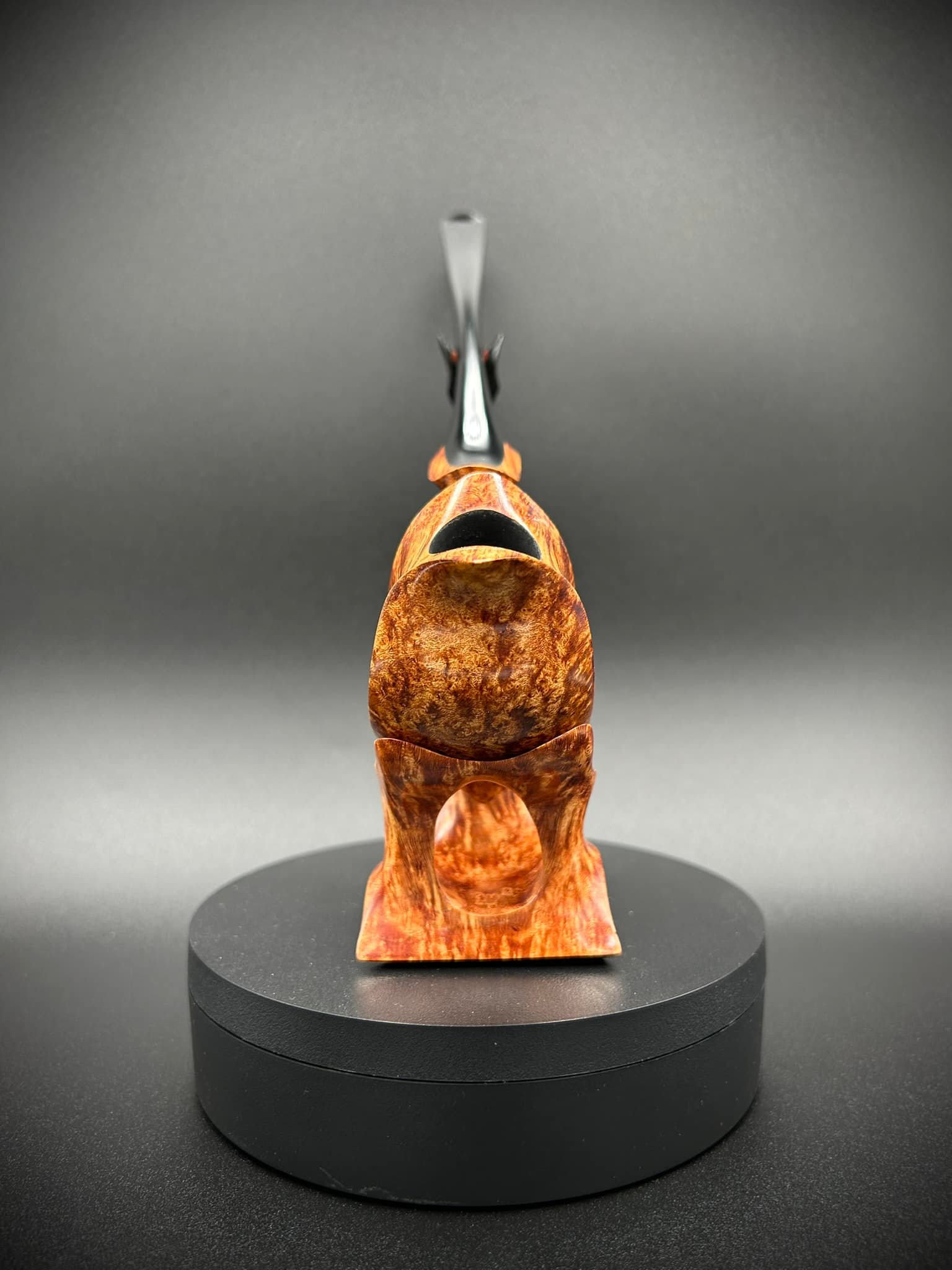 Edwin Pipes - The pipe fits harmoniously with the display...