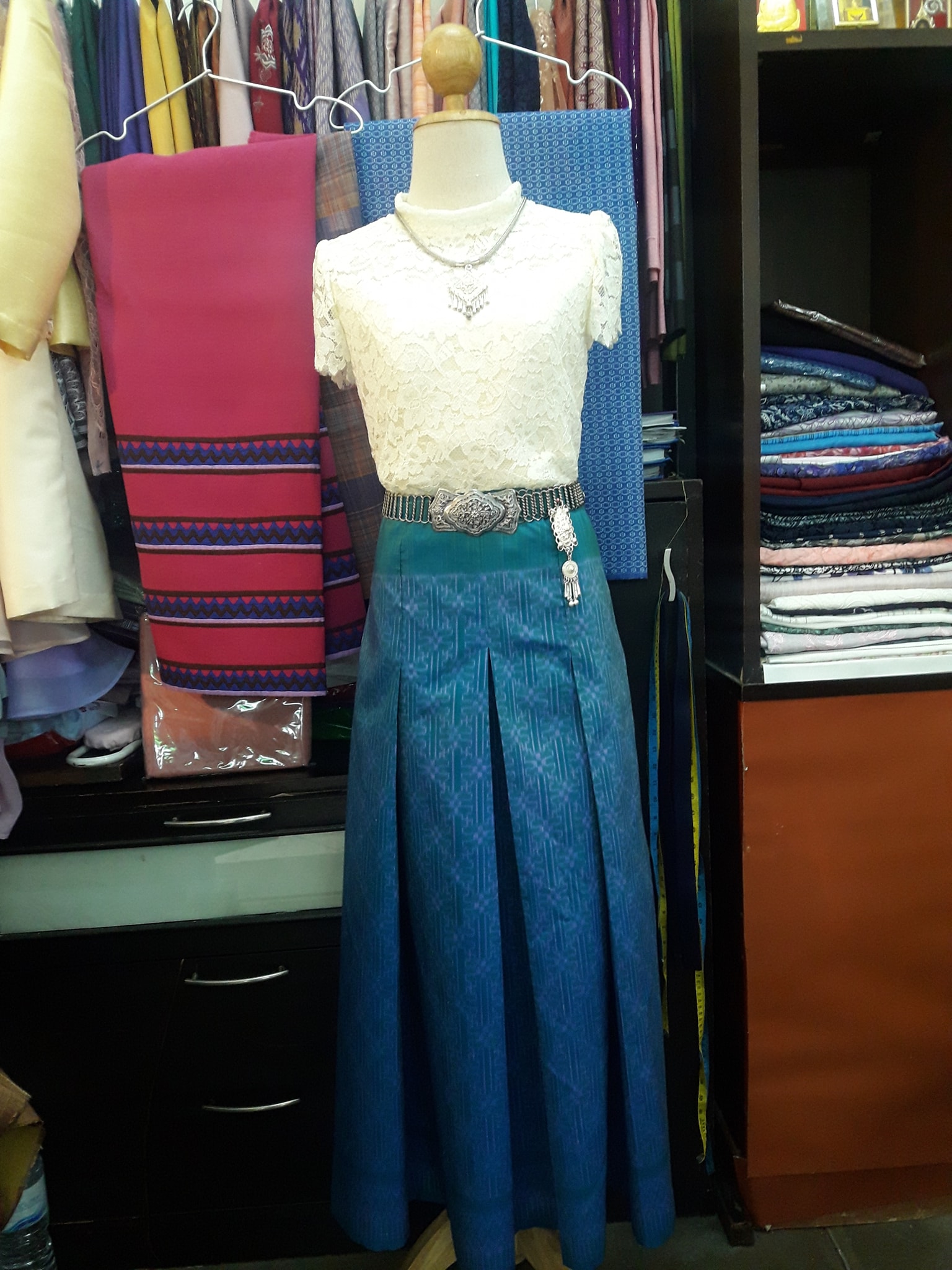 Dressing Time - ผ้าไหมไทย #จัดหาผ้าไทย #ออกแบบให้ค่ะ... | Facebook