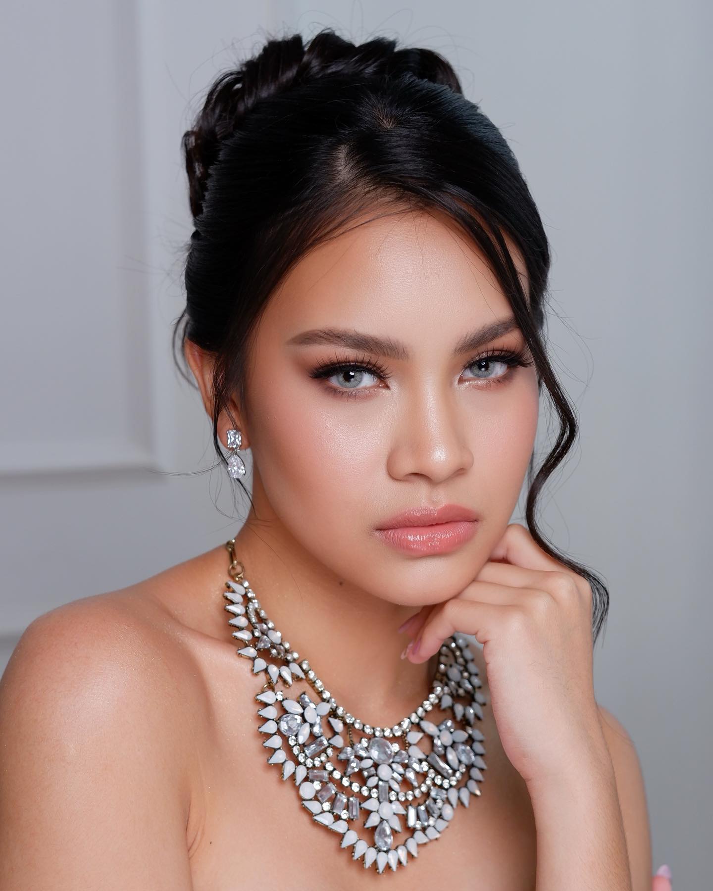 Intana Makeup Artist added a new... - Intana Makeup Artist