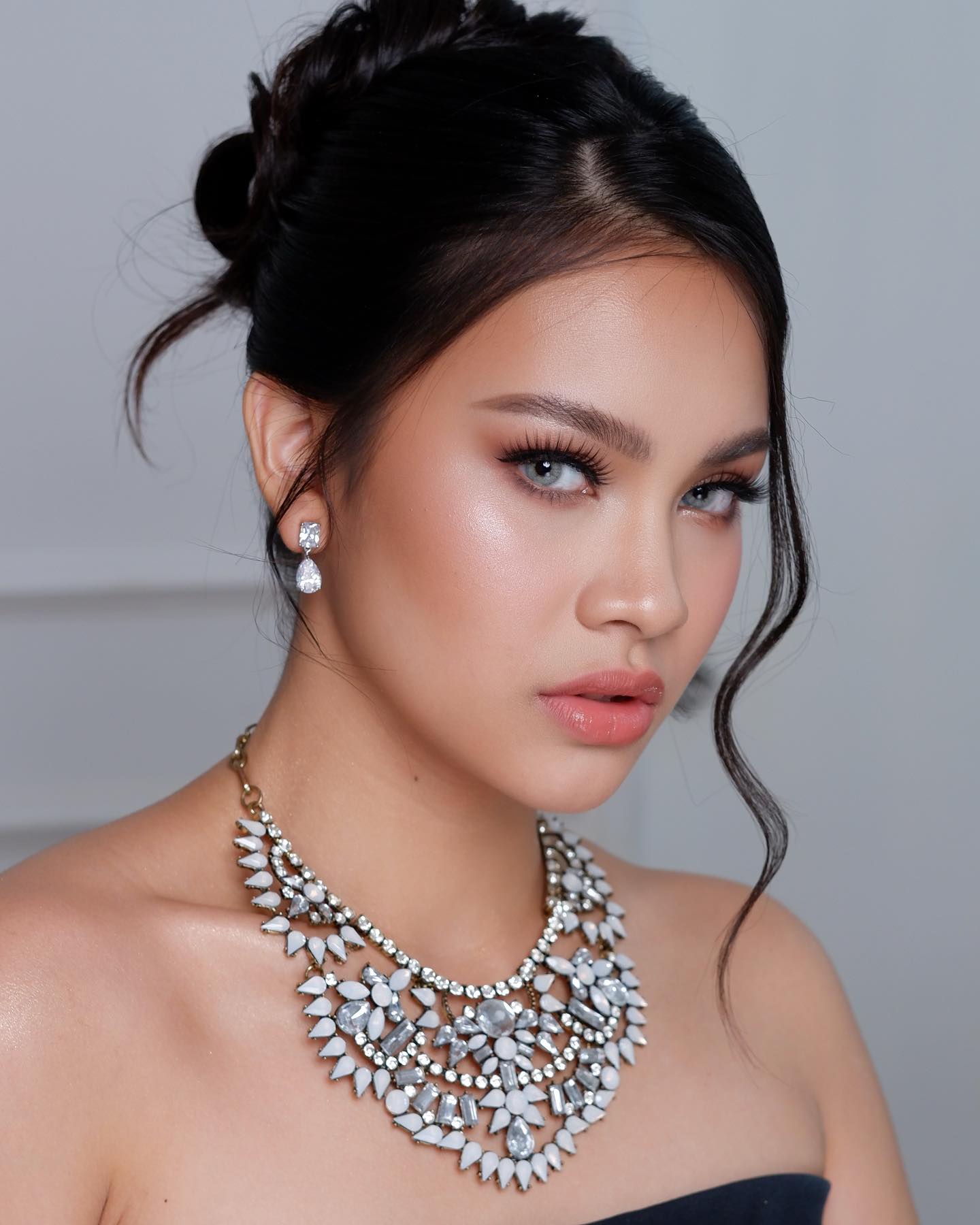 Intana Makeup Artist added a new... - Intana Makeup Artist