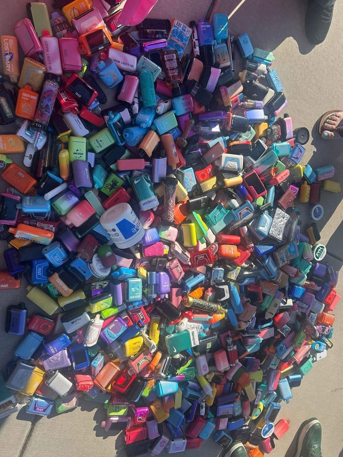 vapes for kids for sale THIS was collected from ONE middle school… 😳💔 Hundreds of piled up like this is honestly scary. These are kids. CHILDREN. The flavors, colors, and cute packaging are clearly designed to Variant:Royal Gold b2c California's Largest Hash &