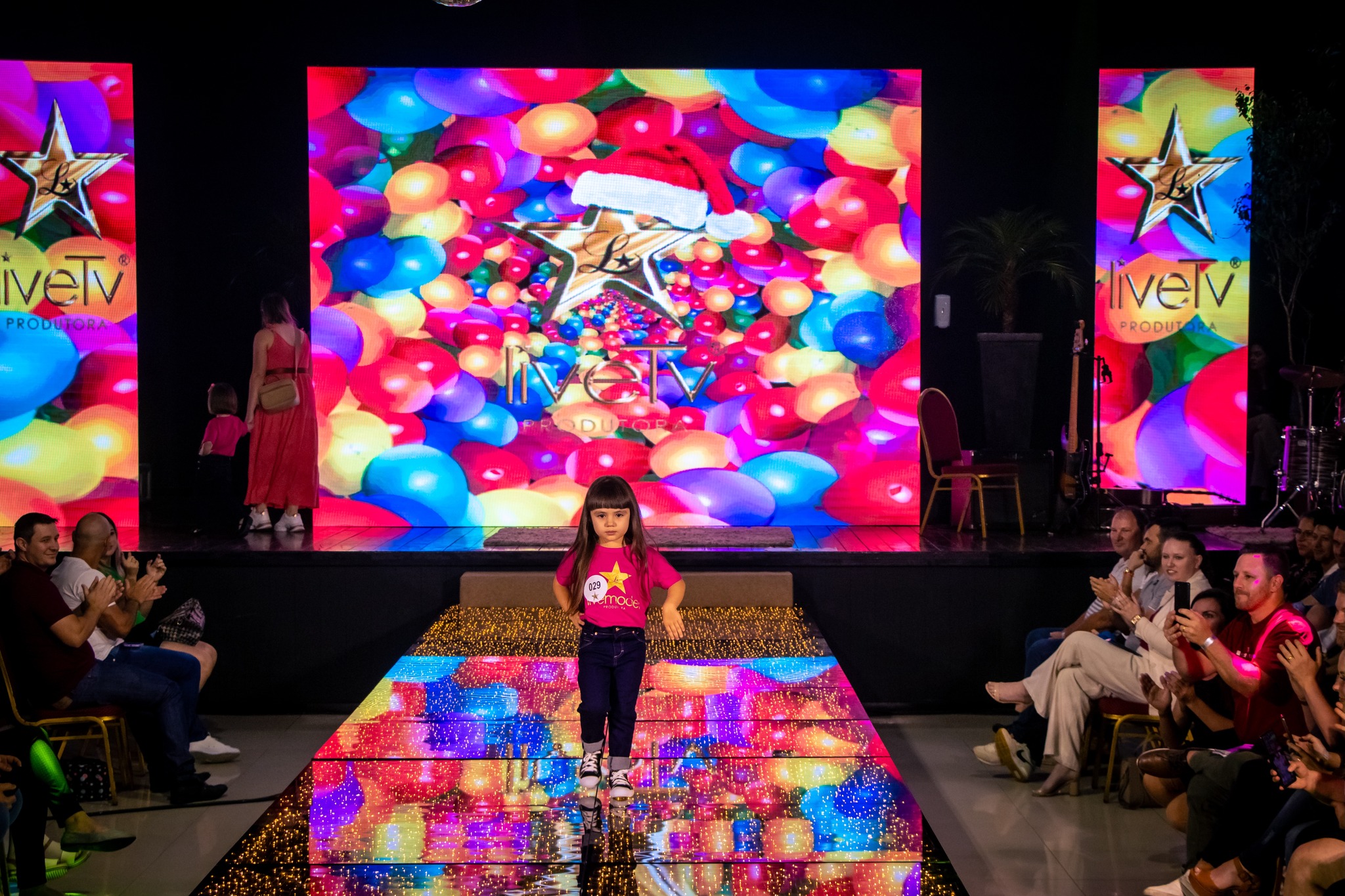 LiveTv - #livemodel #teen #kids #vocêsonhaagenterealiza #vempralive # ...